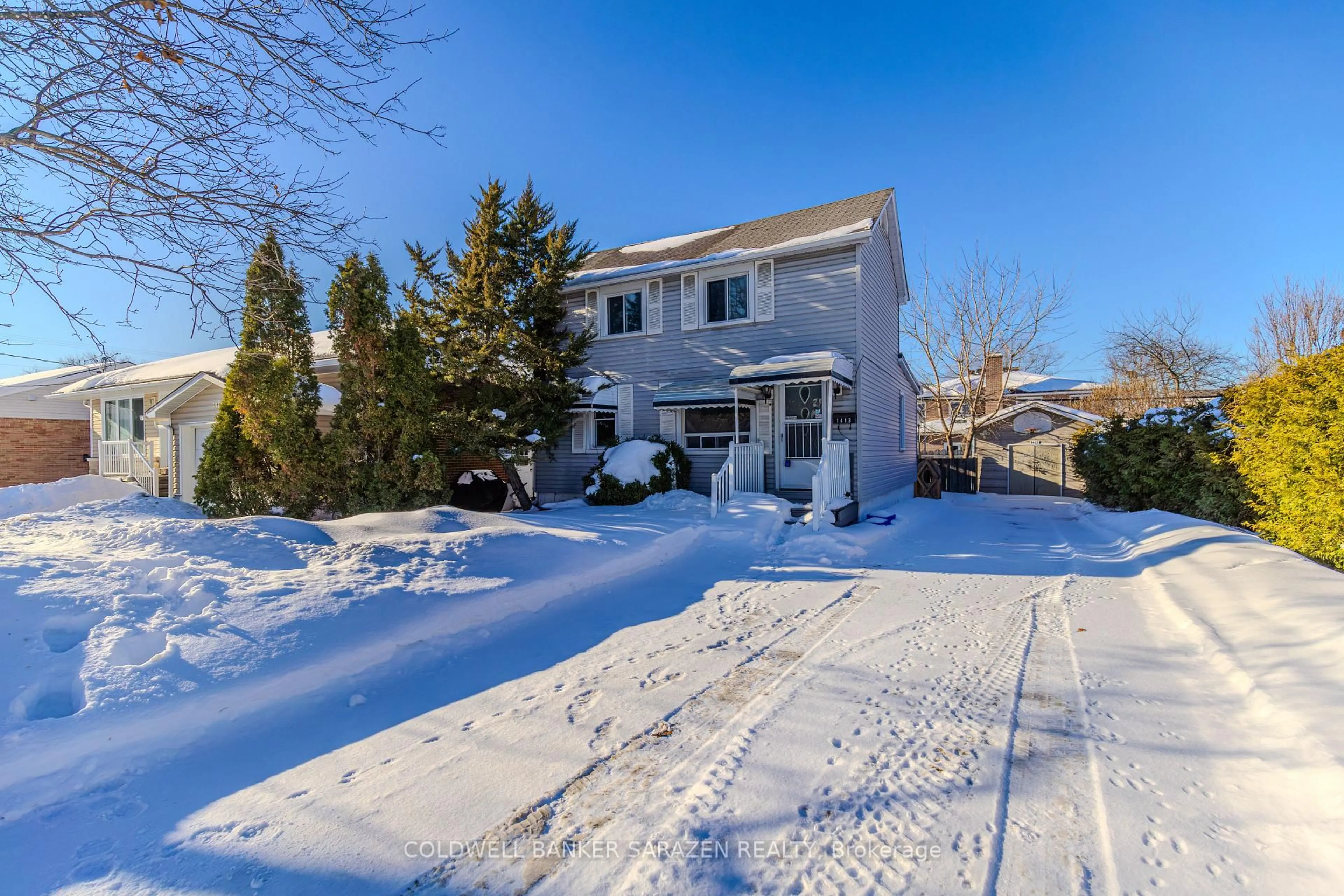 A pic from outside/outdoor area/front of a property/back of a property/a pic from drone, street for 1413 Chatelain Ave, Ottawa Ontario K1Z 8A9