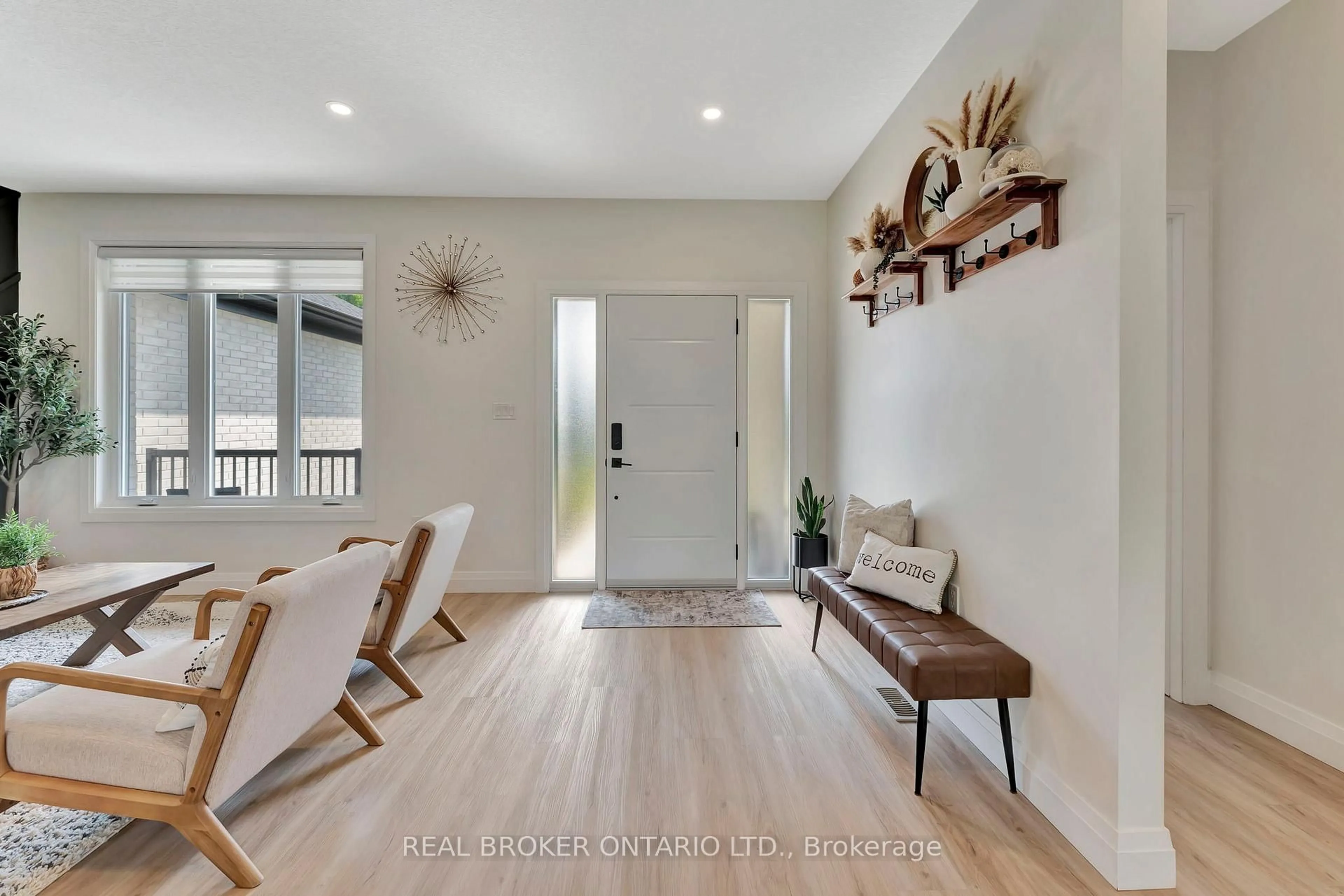 Indoor entryway for 30 Tanager Dr, Tillsonburg Ontario N4G 1A9