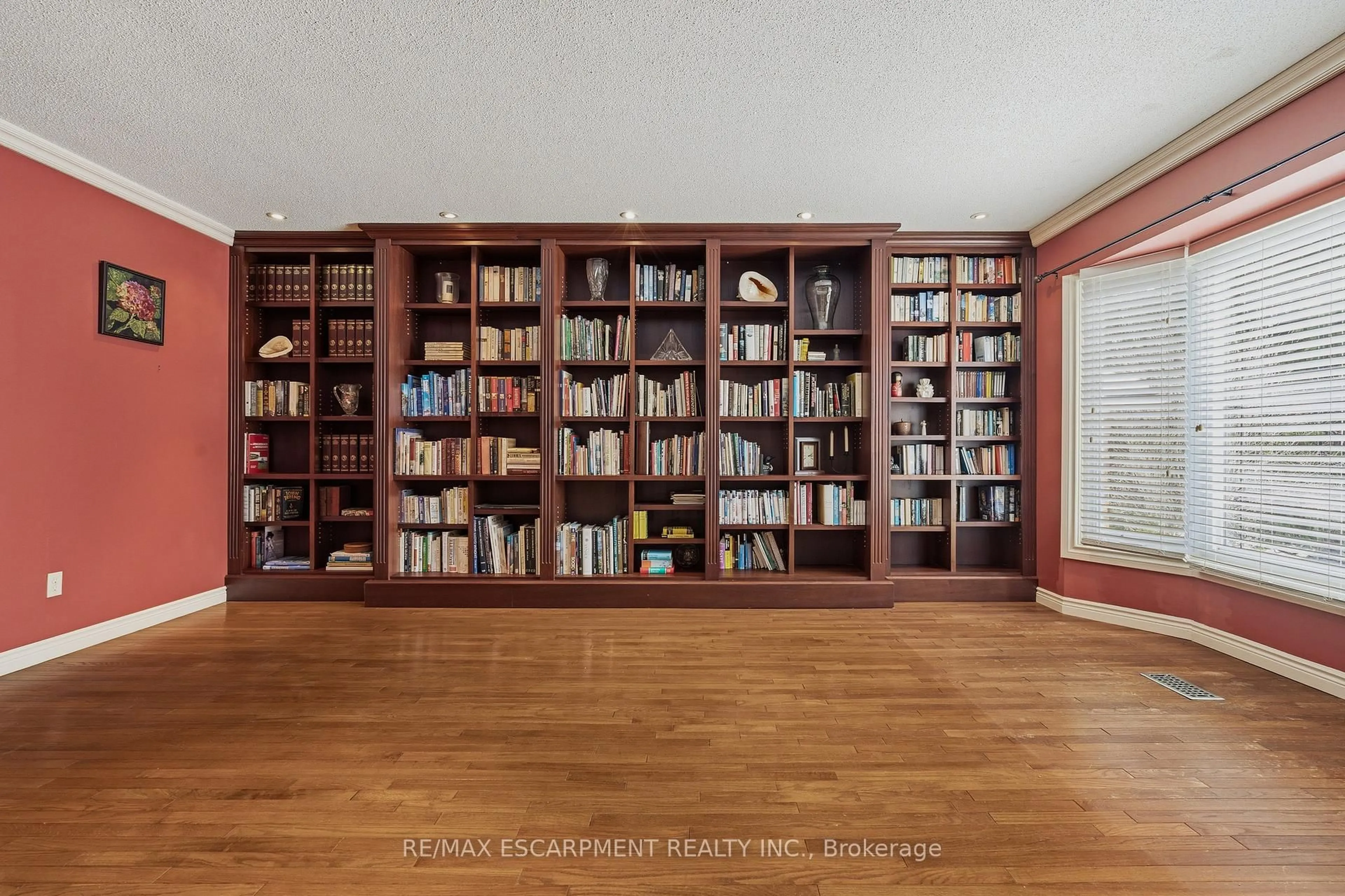 Unknown for 141 Garden Ave, Hamilton Ontario L9G 4V9