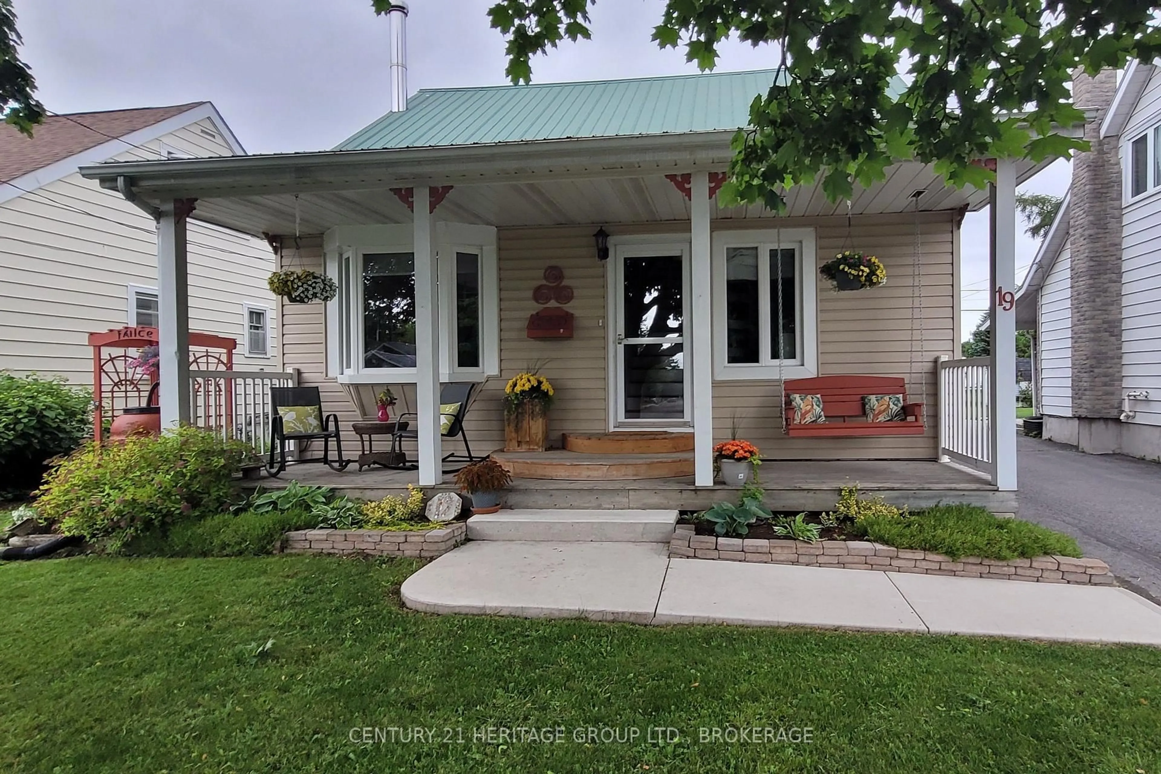 Patio, street for 19 Fifth Ave, Kingston Ontario K7K 2K8