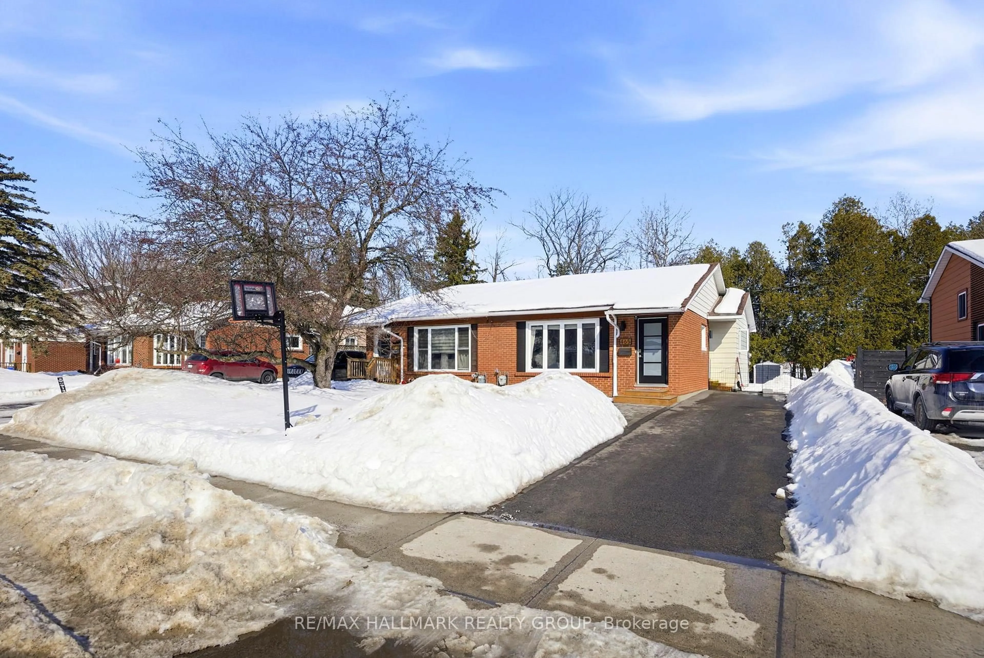 A pic from outside/outdoor area/front of a property/back of a property/a pic from drone, street for 465 Joseph St, Carleton Place Ontario K7C 3T8
