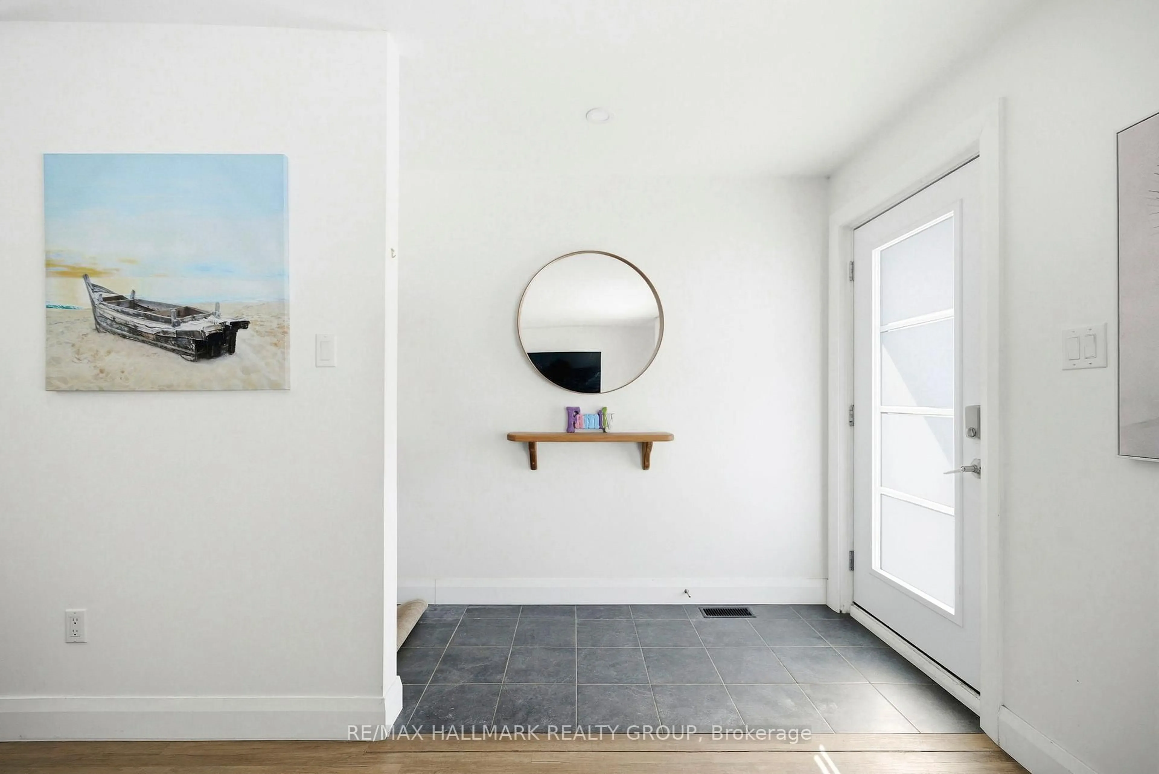 Indoor entryway for 465 Joseph St, Carleton Place Ontario K7C 3T8