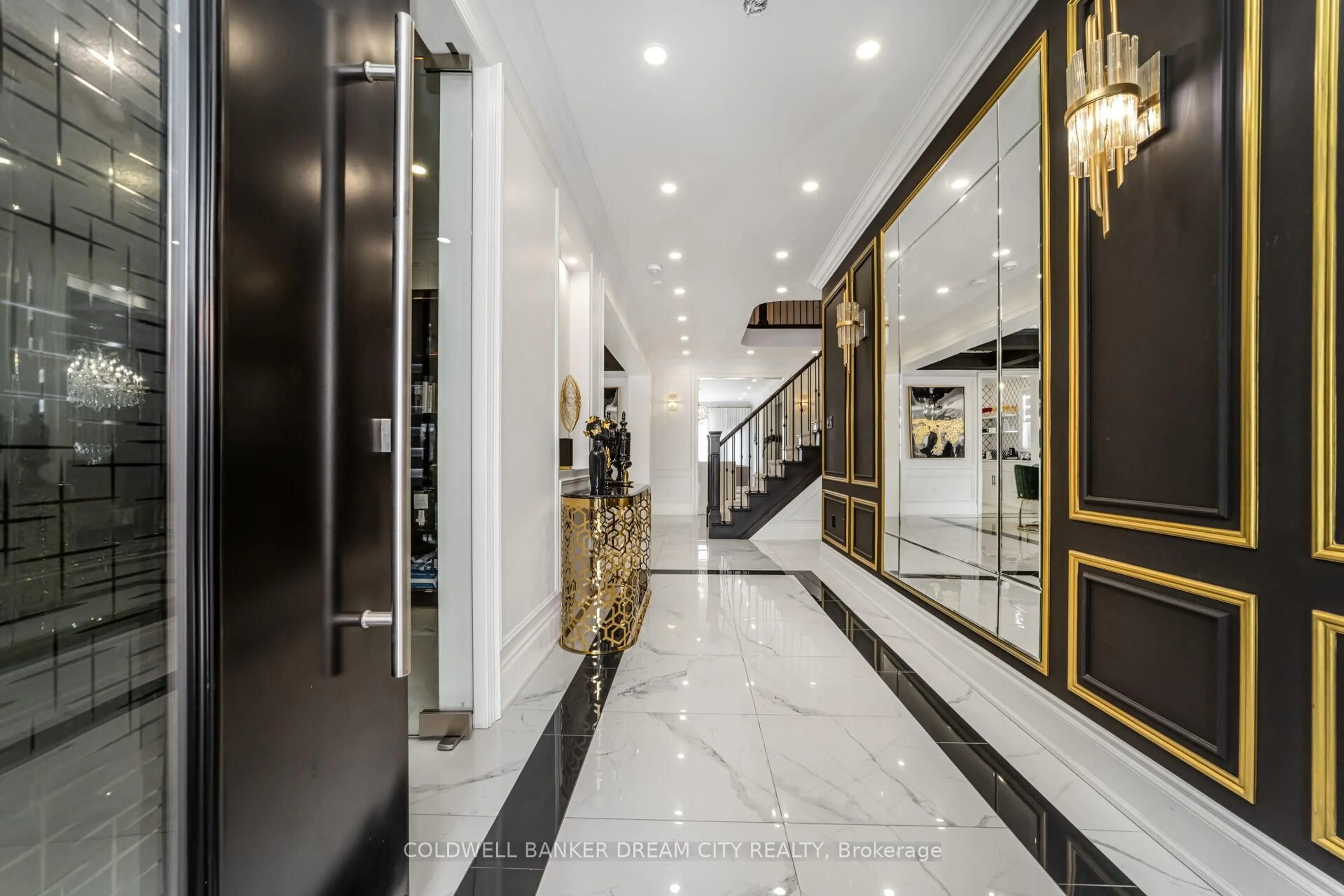 Indoor foyer for 115 MCCANN St, Guelph Ontario N1G 0A8