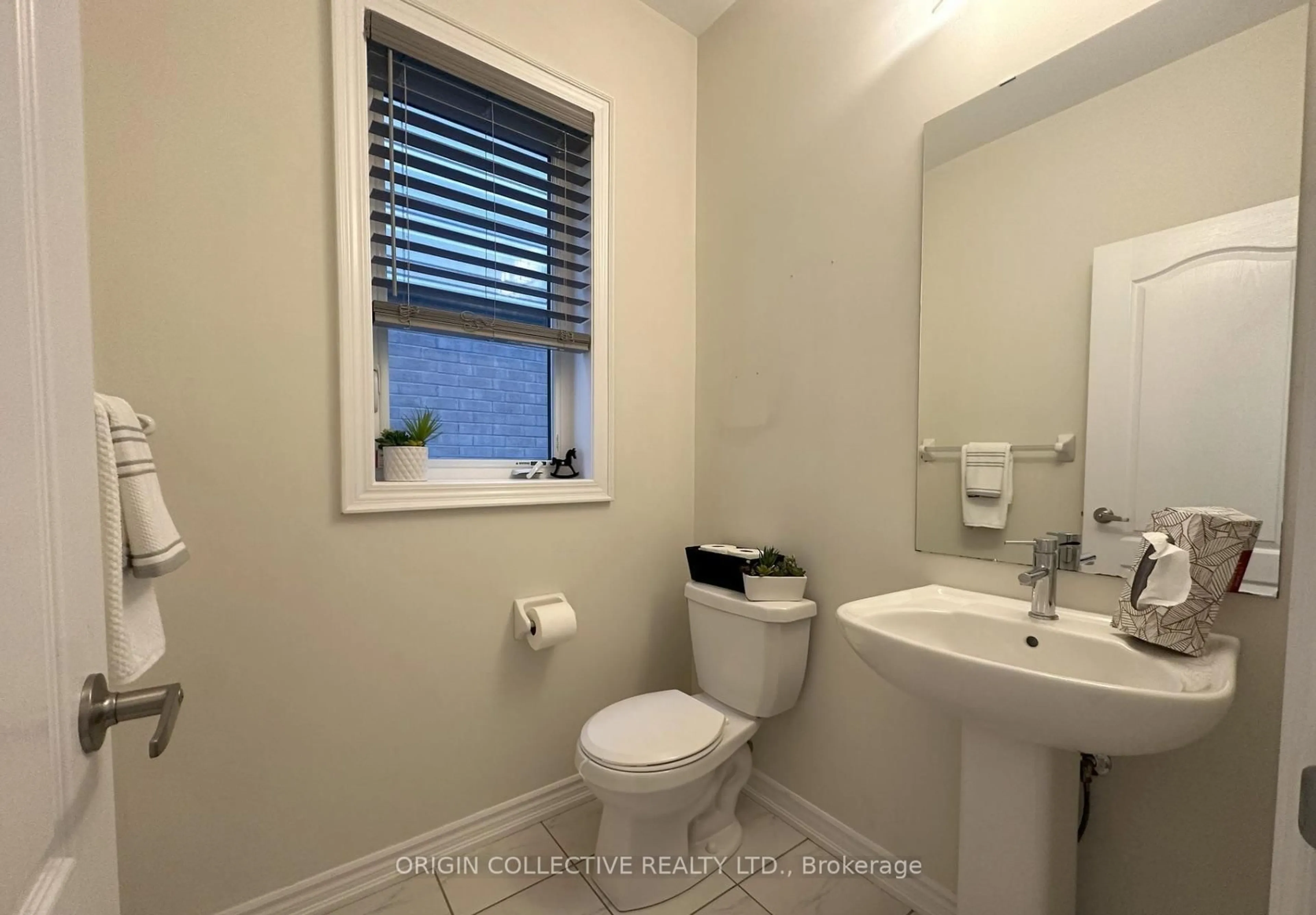 Standard bathroom, unknown for 4 Amos Ave, Brantford Ontario N3T 0V4
