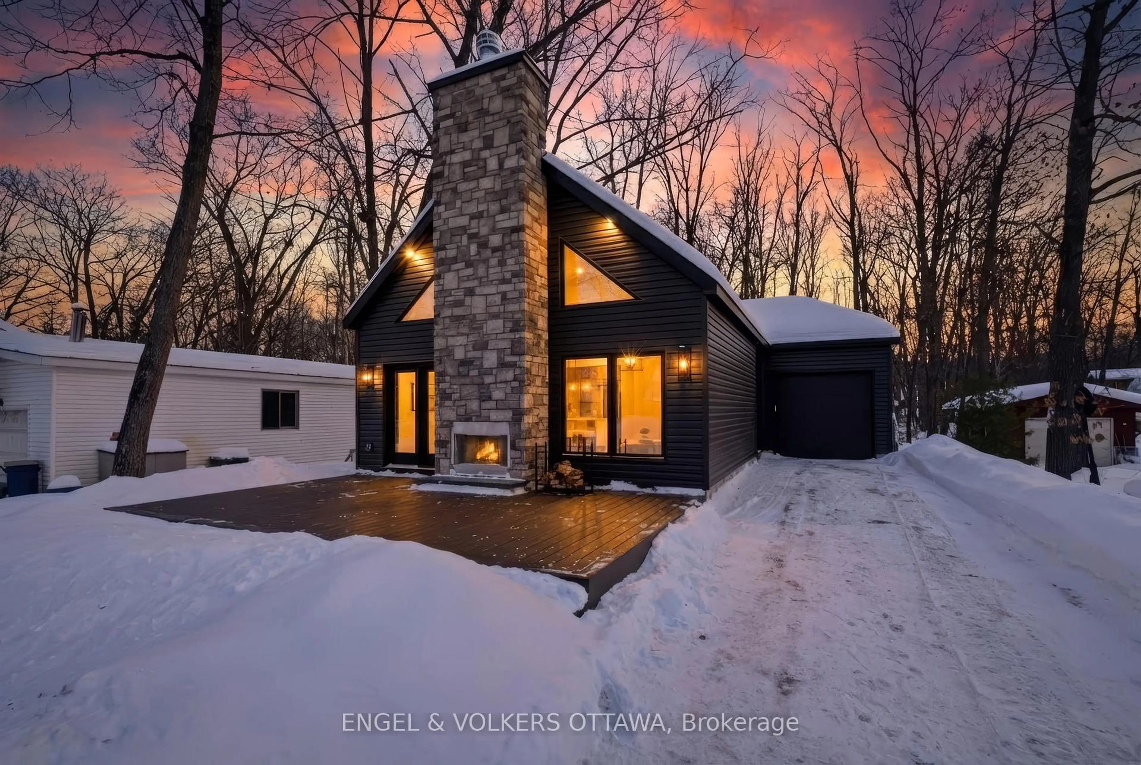 Home with brick exterior material, unknown for 557 Bayview Dr, Ottawa Ontario K0A 3M0