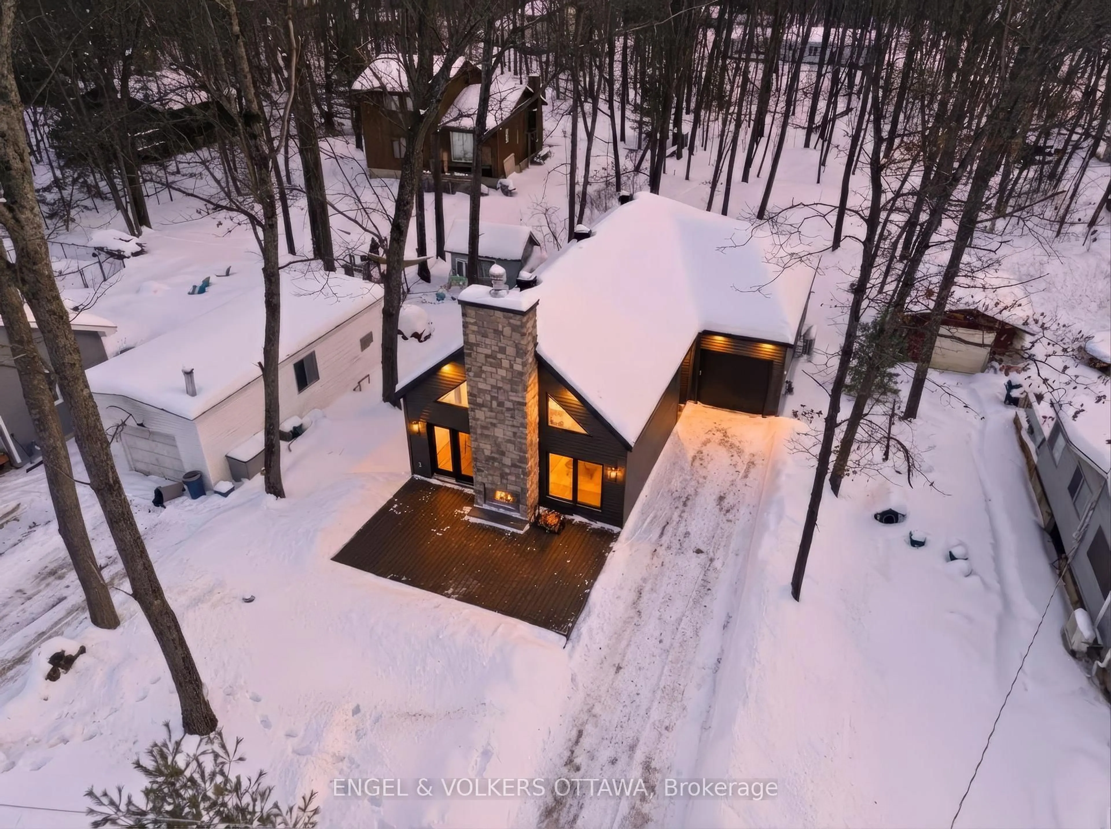 A pic from outside/outdoor area/front of a property/back of a property/a pic from drone, forest/trees view for 557 Bayview Dr, Ottawa Ontario K0A 3M0