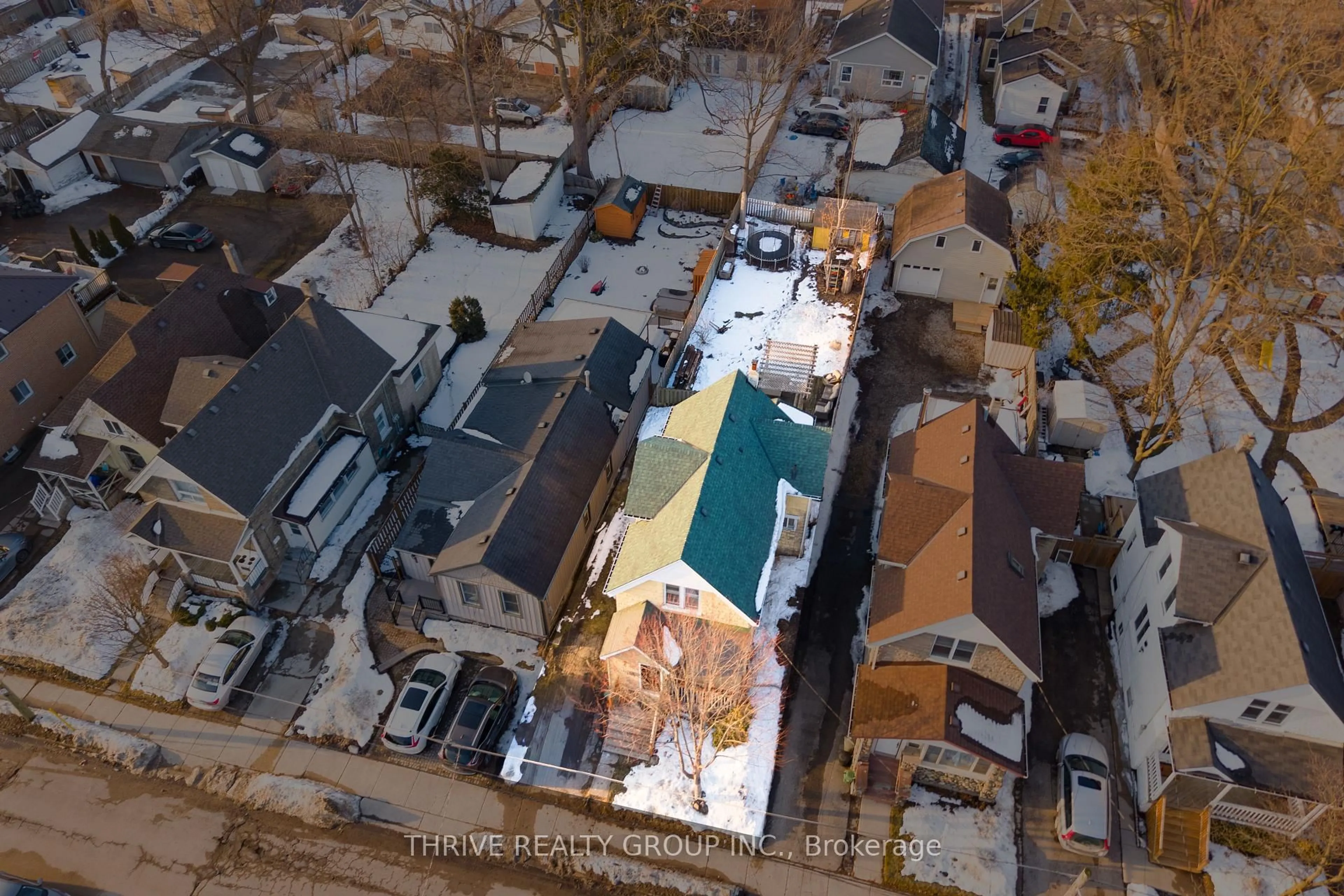 A pic from outside/outdoor area/front of a property/back of a property/a pic from drone, street for 922 Princess Ave, London East Ontario N5W 3M6