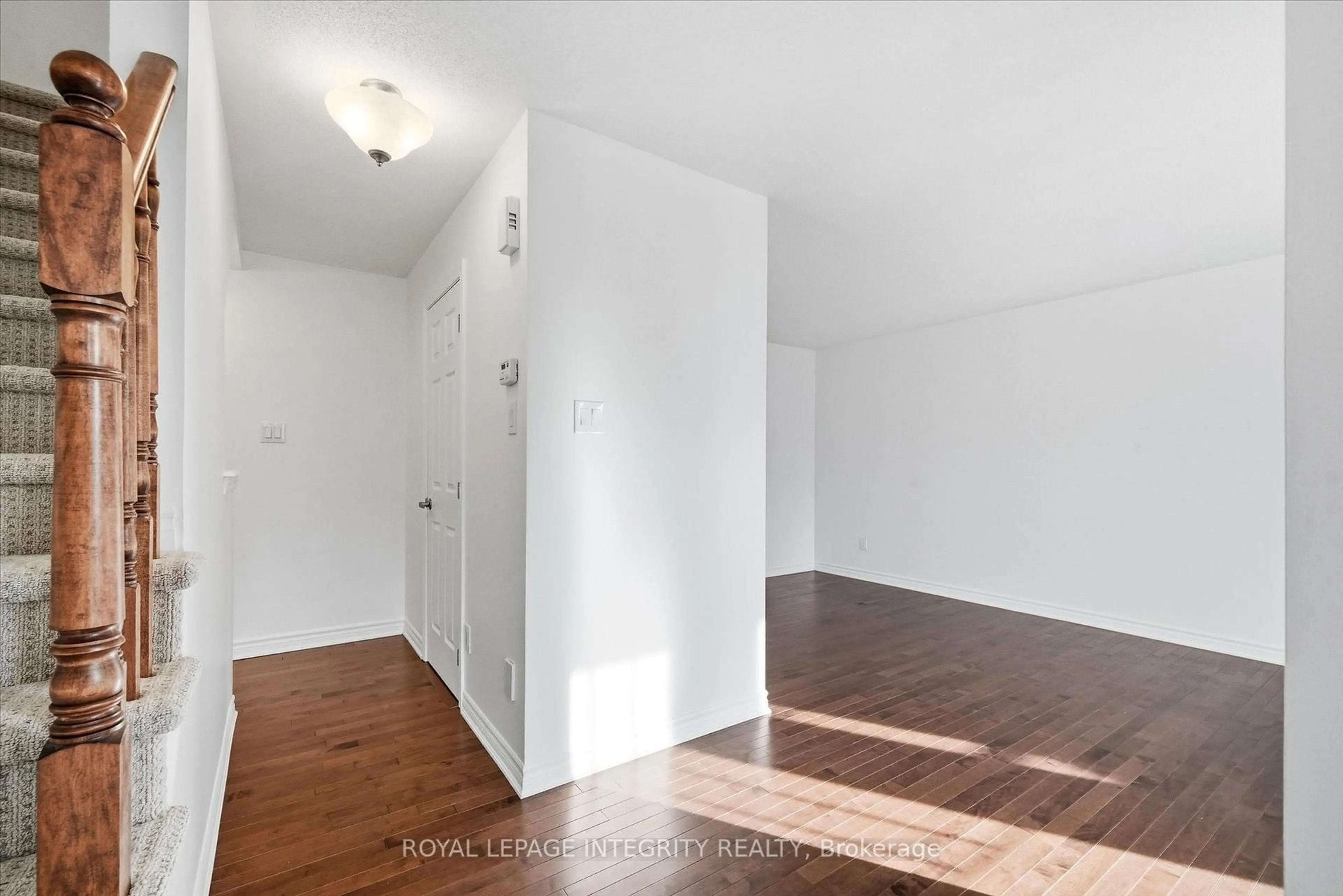 Indoor entryway for 67 Luminescence Way, Ottawa Ontario K4A 0V9