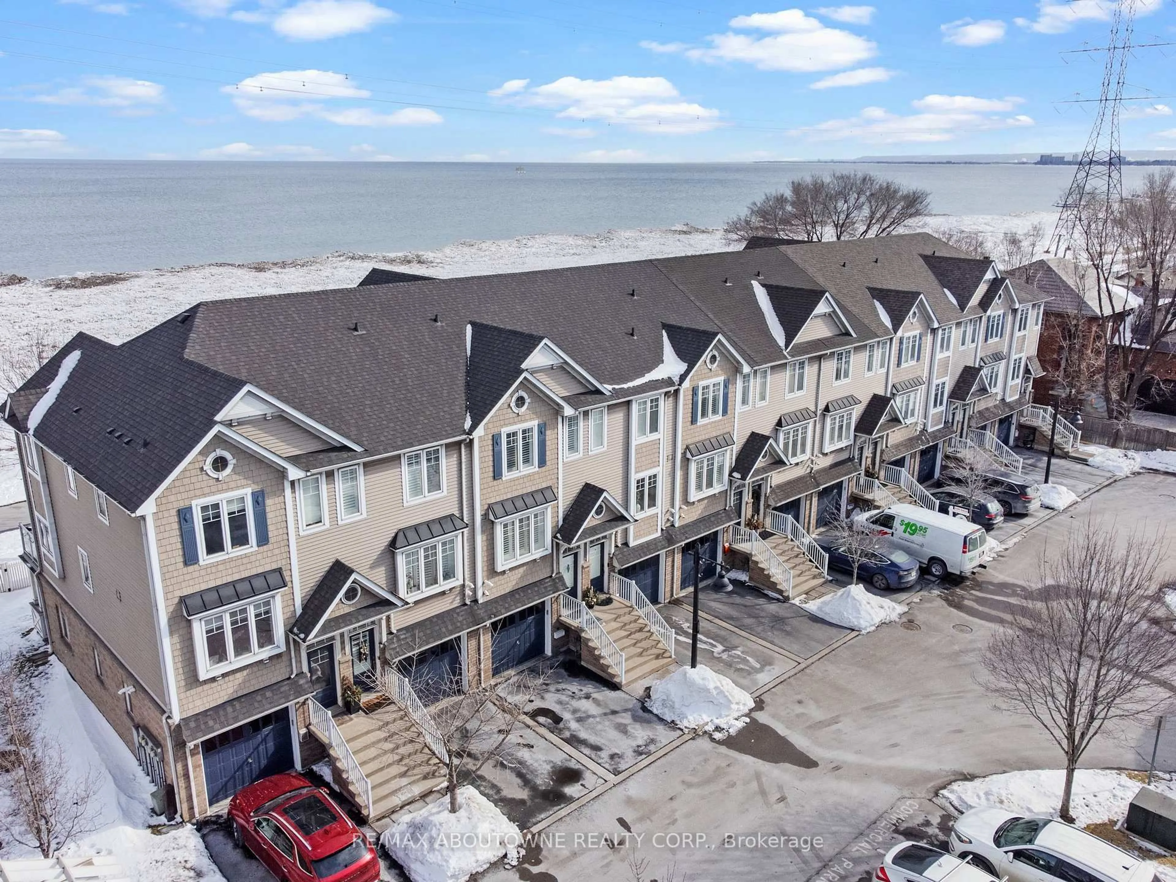A pic from outside/outdoor area/front of a property/back of a property/a pic from drone, water/lake/river/ocean view for 337 Beach Blvd ##3, Hamilton Ontario L8H 6W4