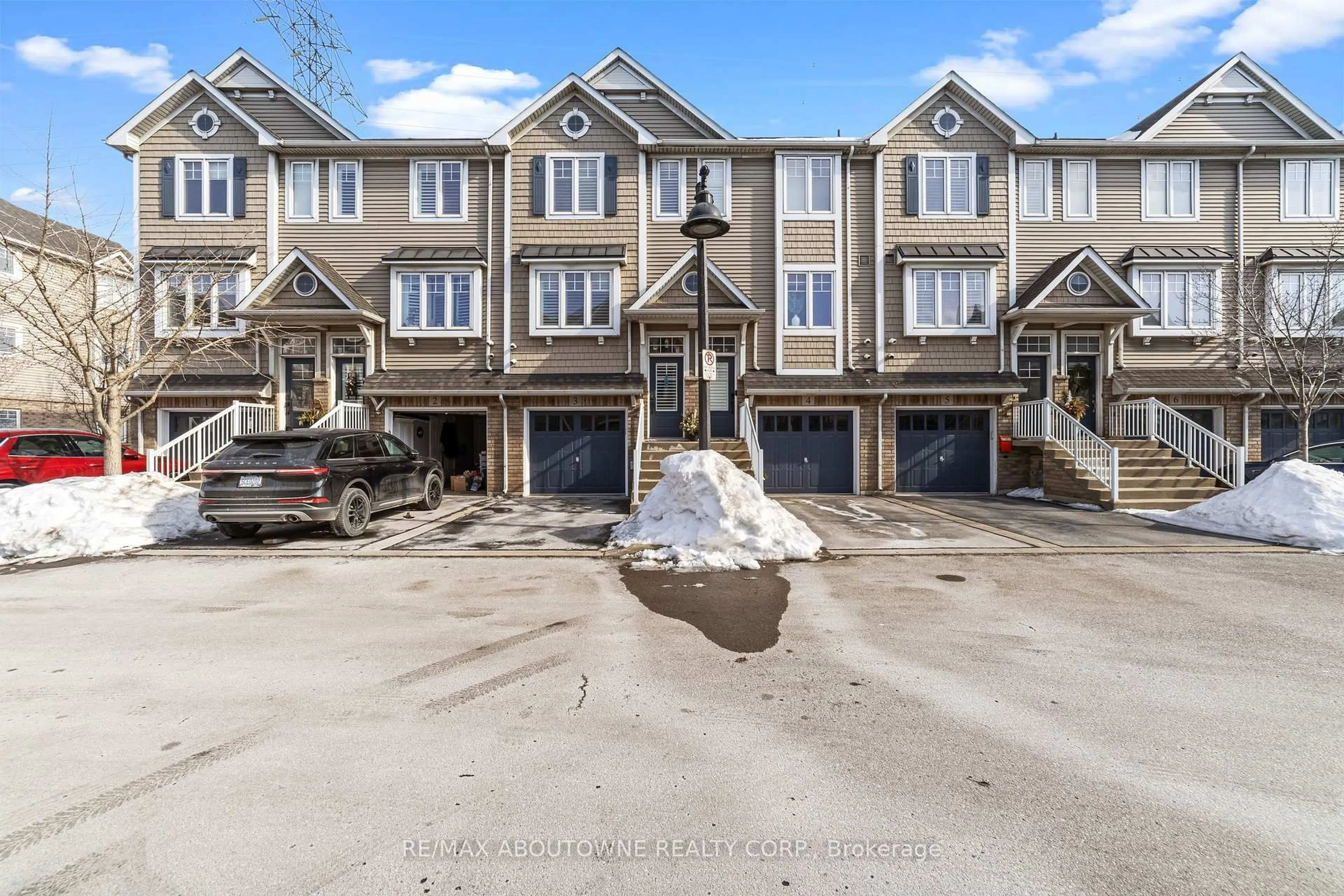 A pic from outside/outdoor area/front of a property/back of a property/a pic from drone, street for 337 Beach Blvd ##3, Hamilton Ontario L8H 6W4