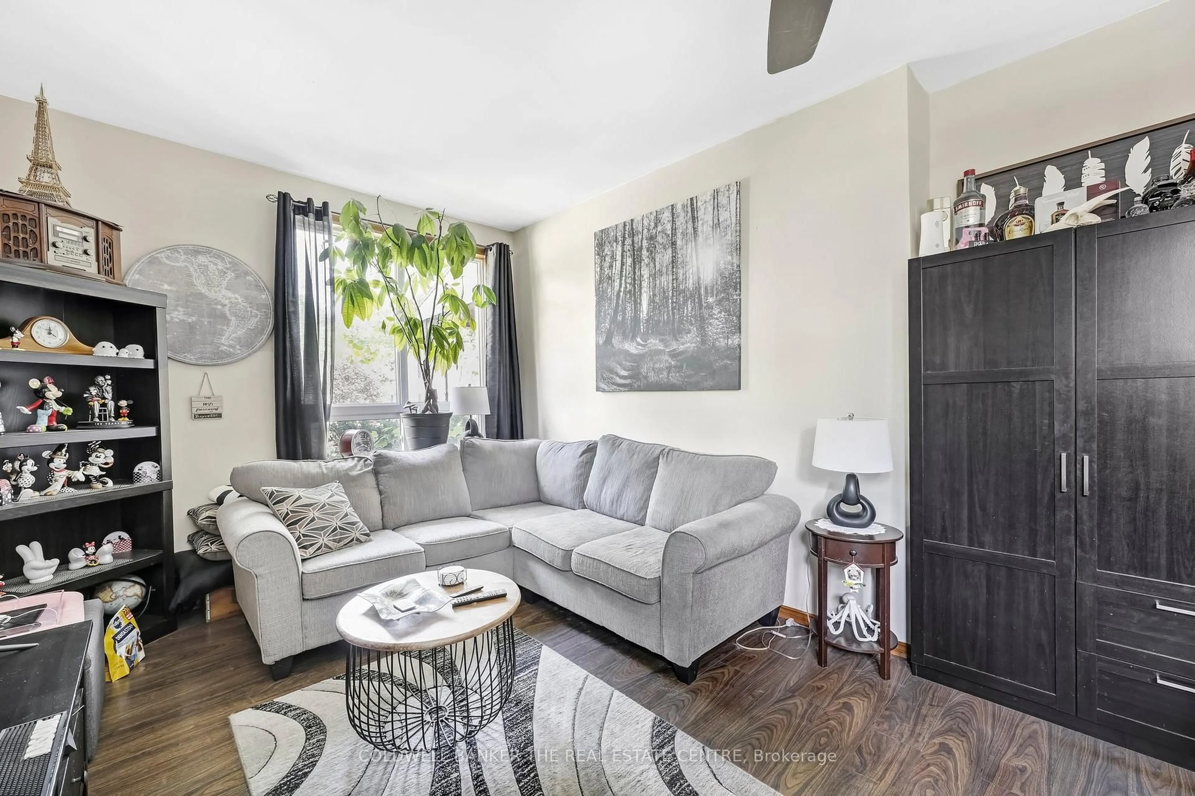 Living room with furniture, unknown for 281 Egerton St, London East Ontario N5Z 2H1