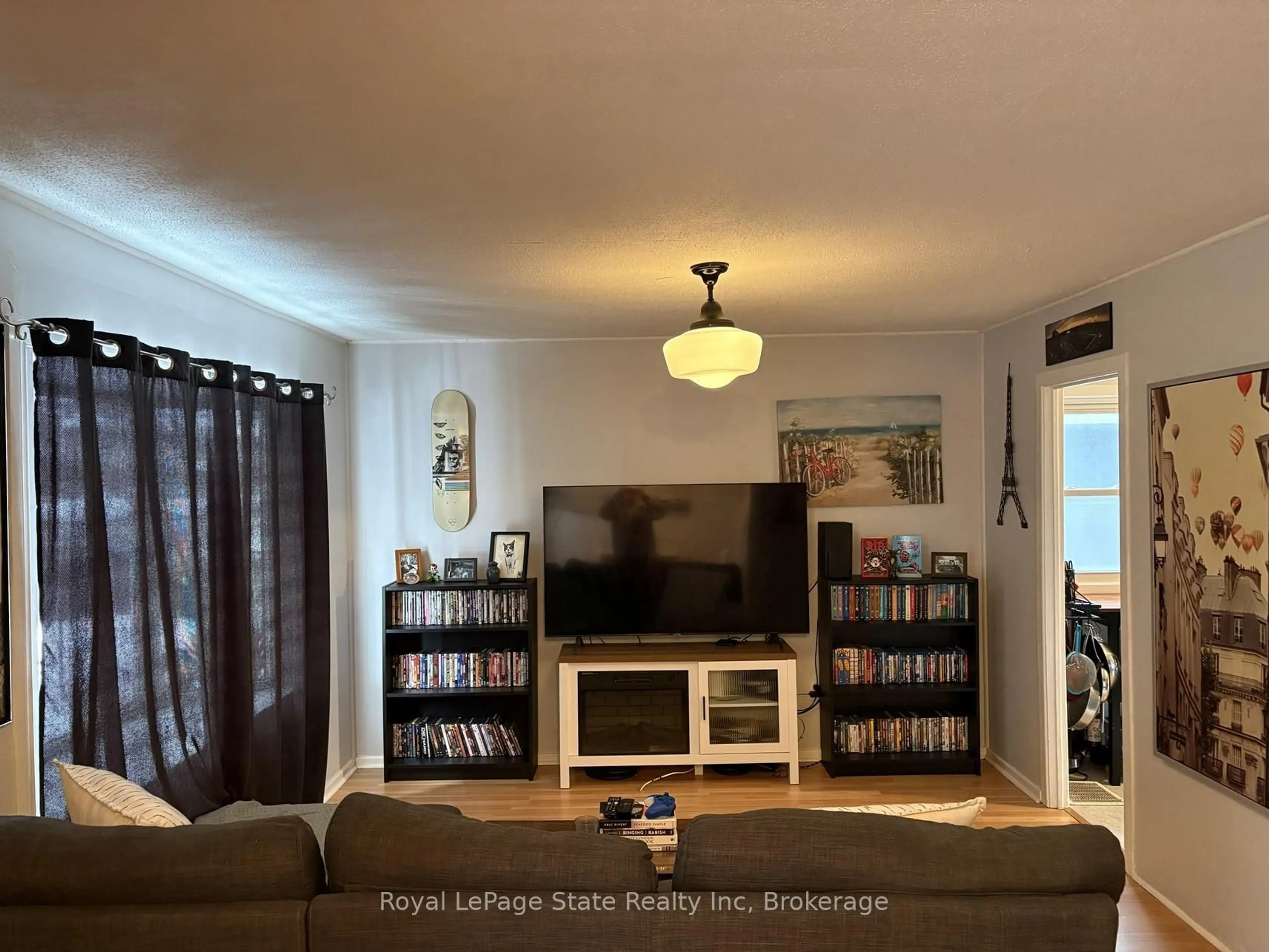 Living room with furniture, wood/laminate floor for 42 Avenue Rd, Cambridge Ontario N1R 1B9