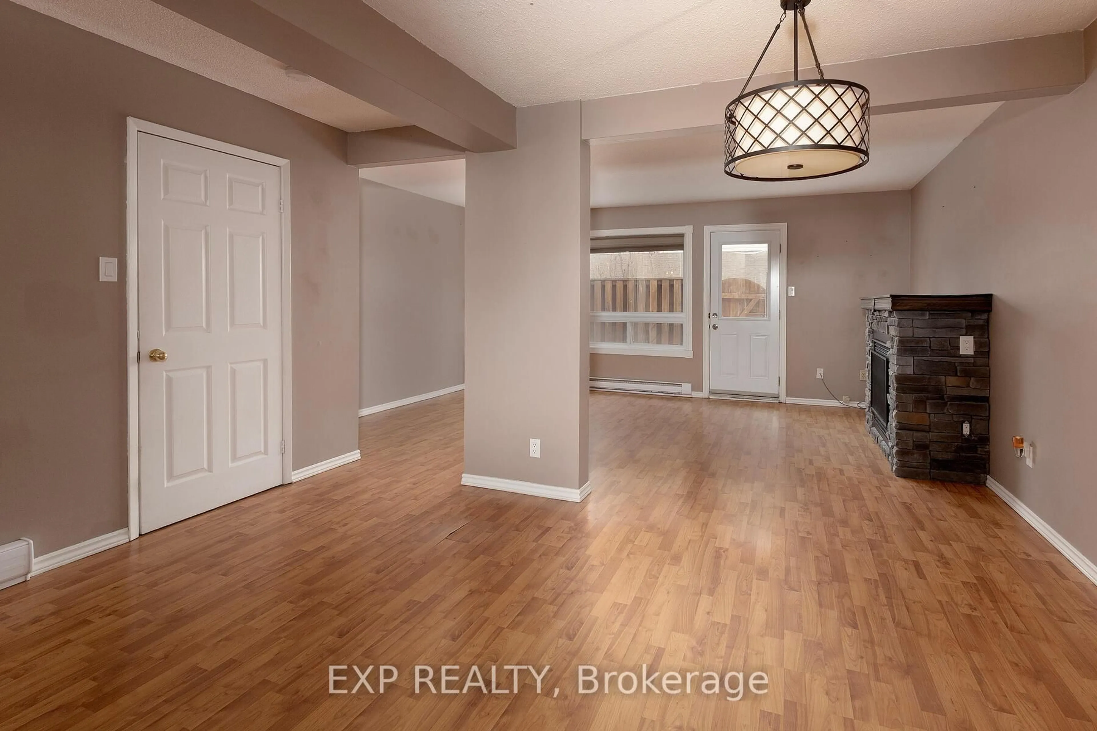 Indoor entryway for 166 Southdale Rd #152, London South Ontario N6J 2J1