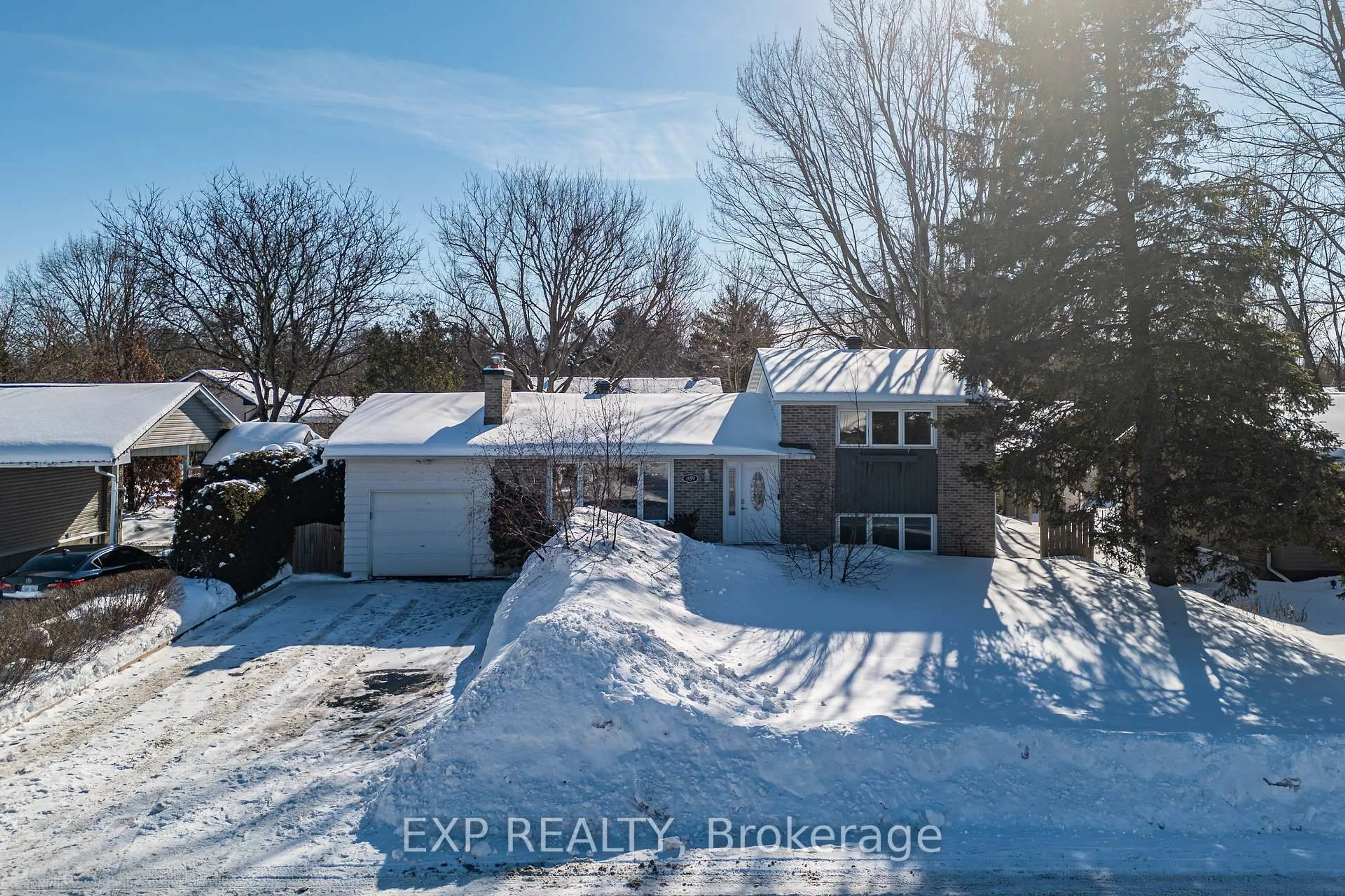 A pic from outside/outdoor area/front of a property/back of a property/a pic from drone, street for 1159 Jean Park Rd, Manotick Ontario K4M 1E4