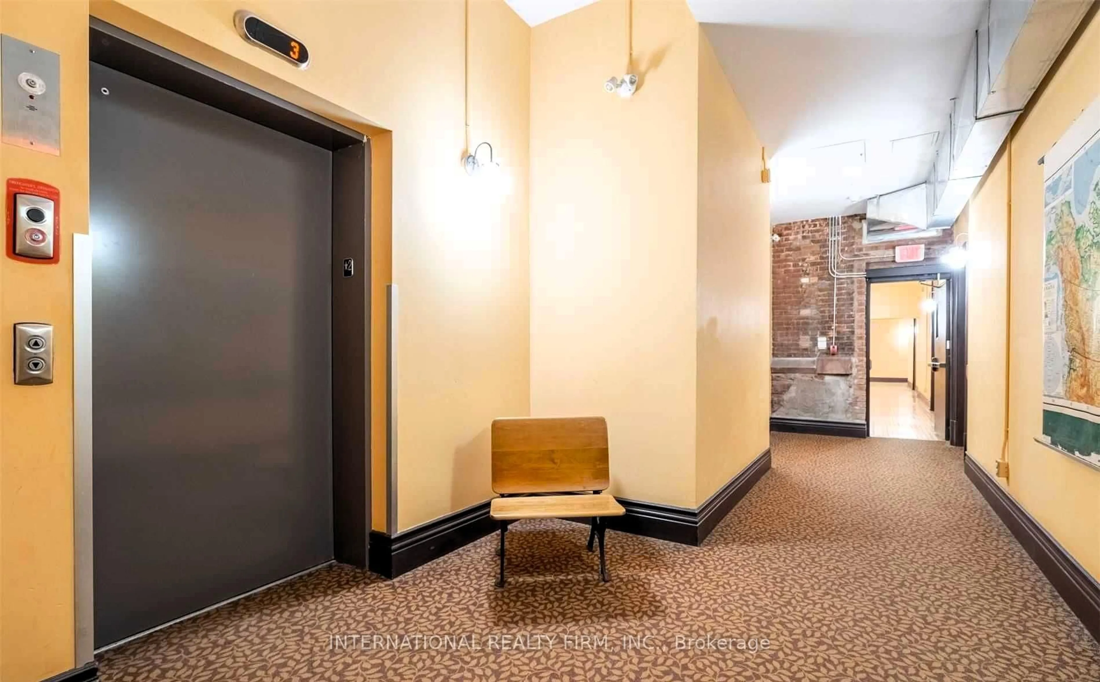 Indoor foyer for 200 Stinson St #PH16, Hamilton Ontario L8N 4J5