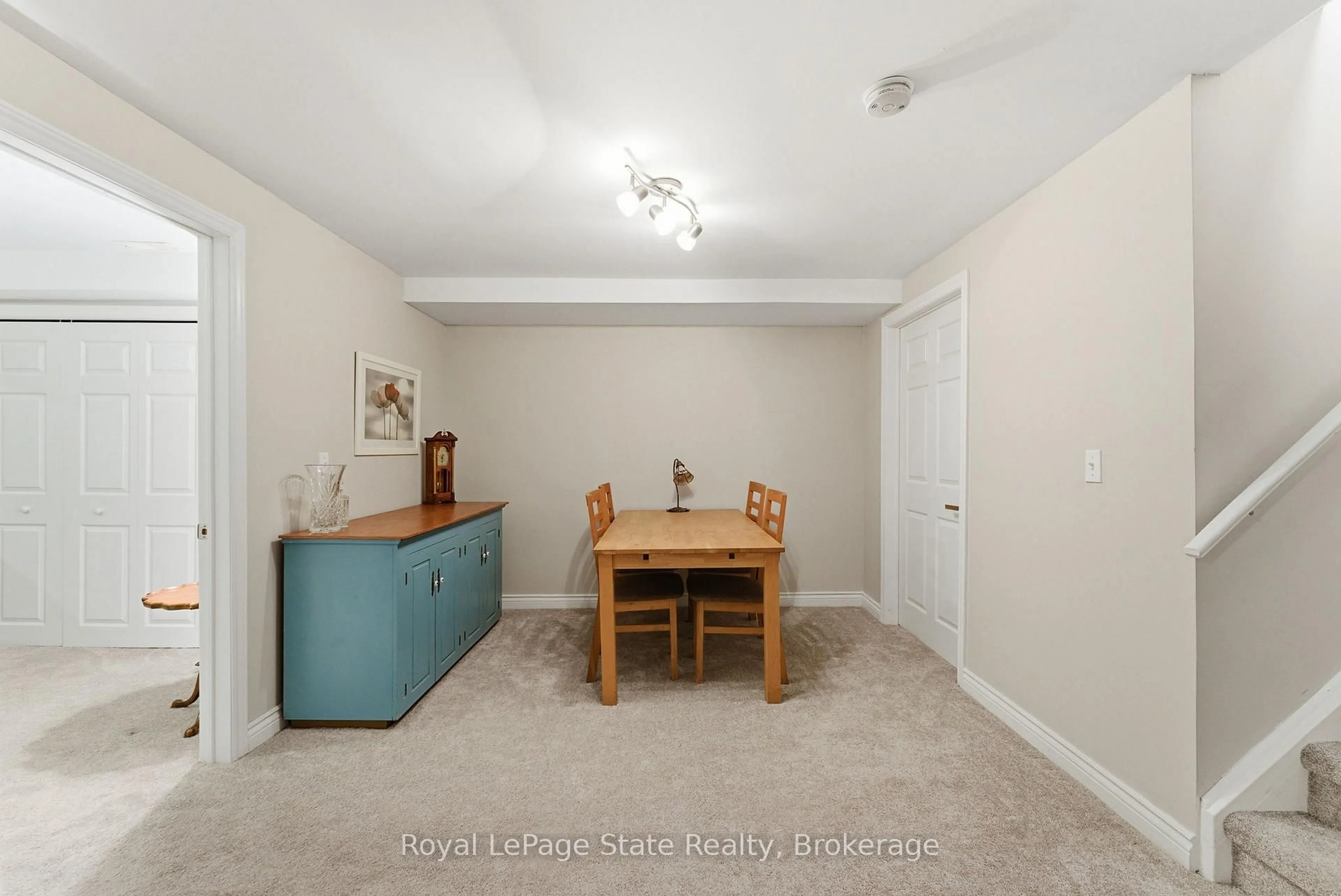 A pic of a room for 40 Wesleyan Crt #16, Hamilton Ontario L9G 5C7