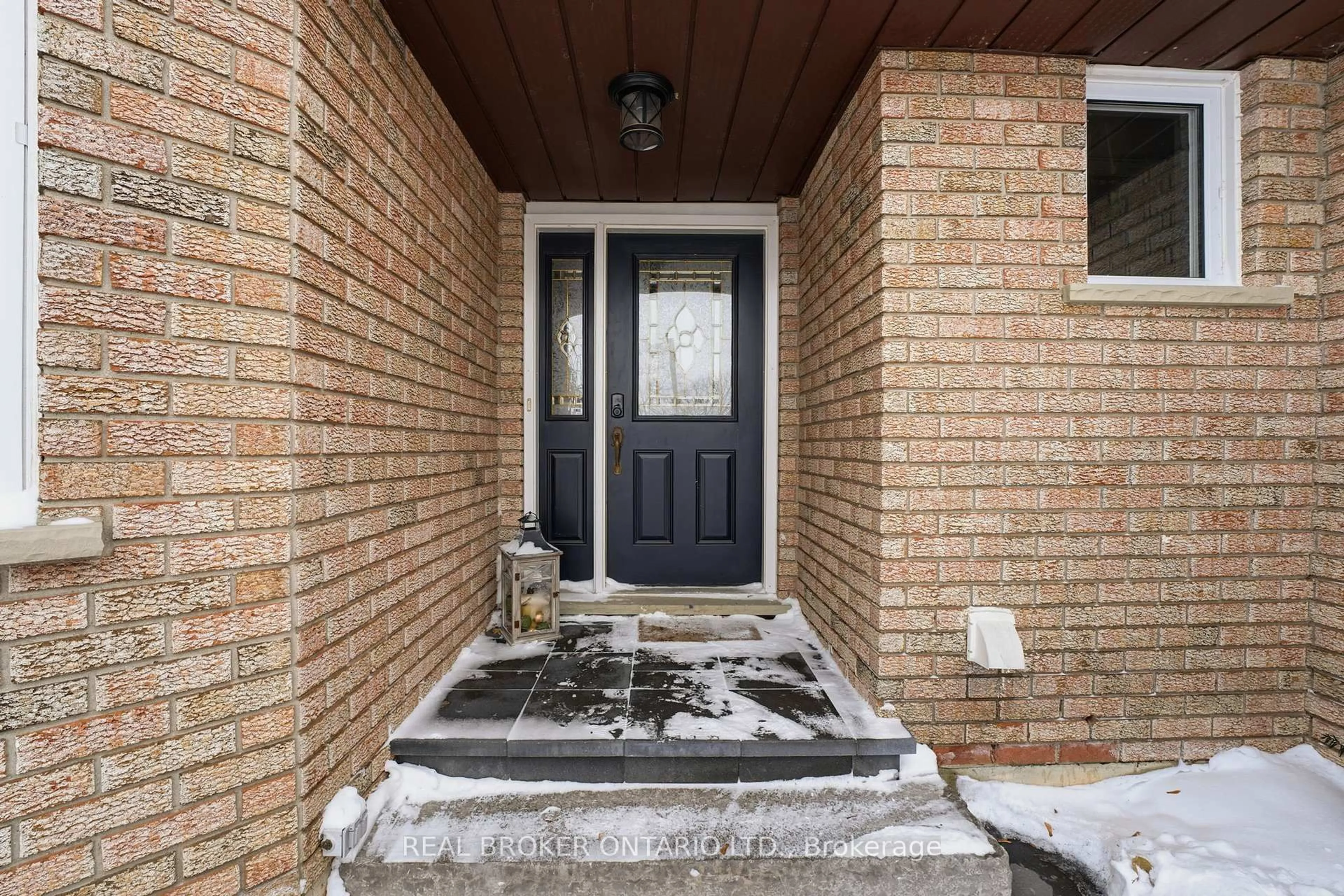 Indoor entryway for 270 Talbot St, Norfolk Ontario N0J 1E0