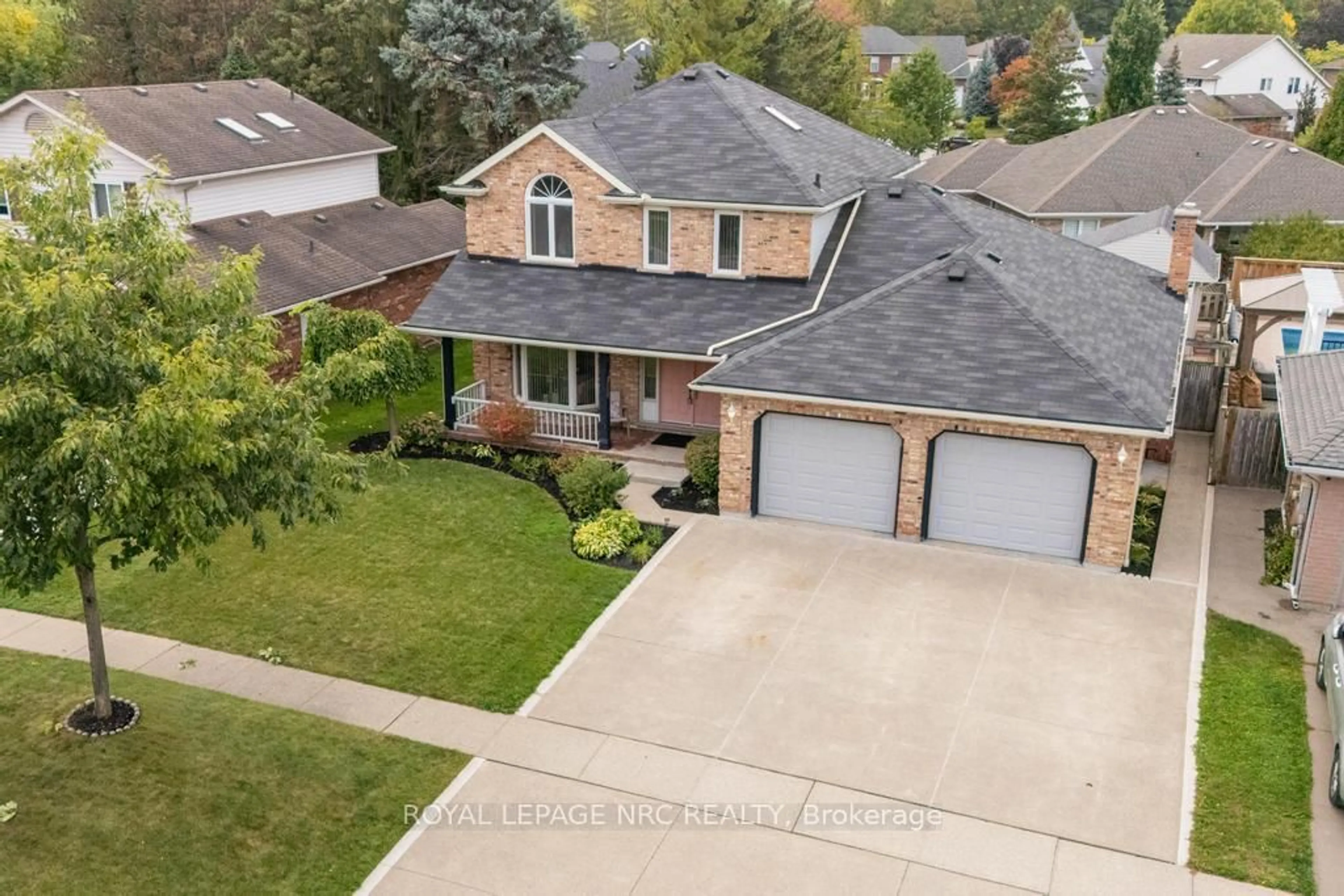 A pic from outside/outdoor area/front of a property/back of a property/a pic from drone, street for 83 First Street Louth, St. Catharines Ontario L2S 2T7