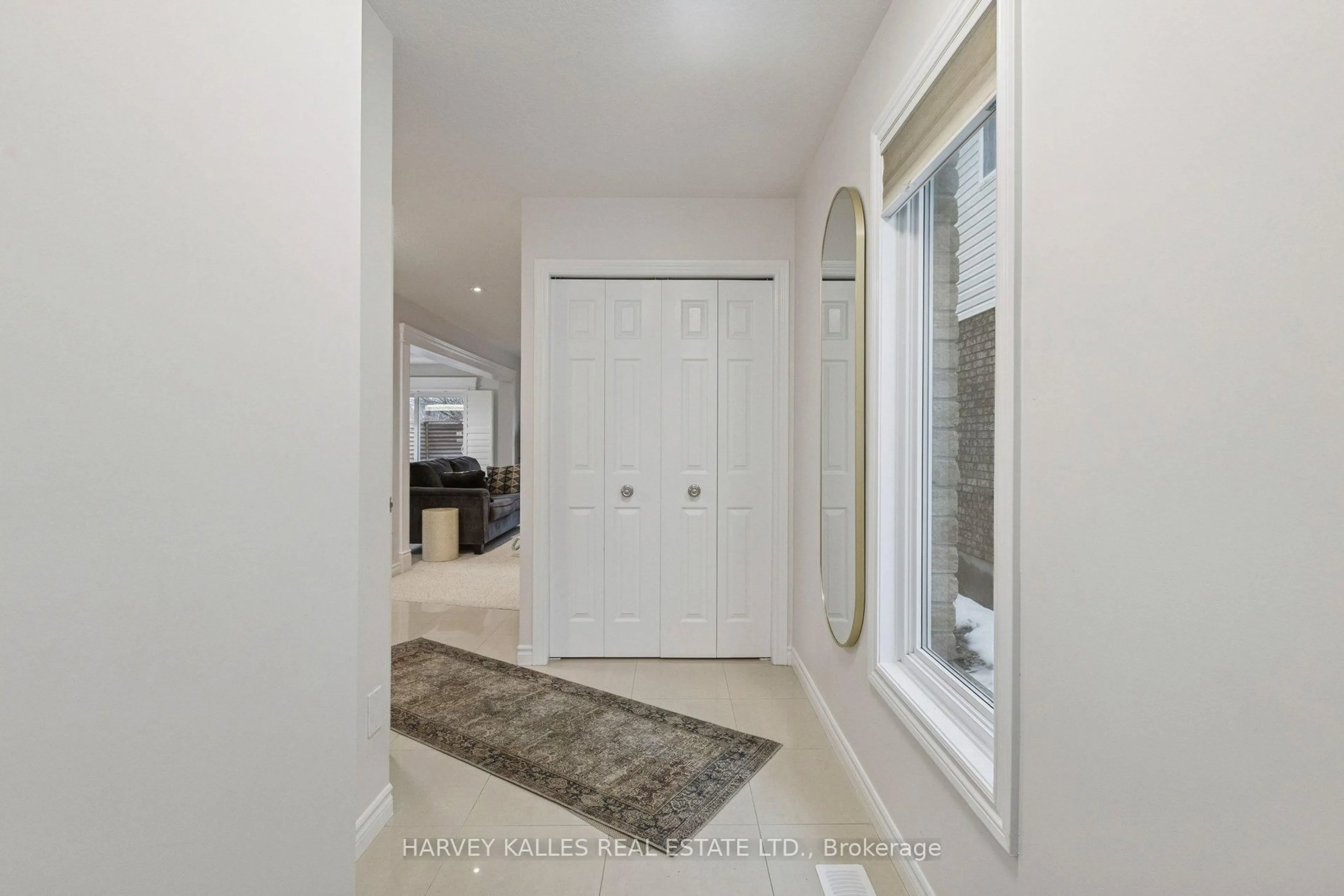 Indoor entryway for 409 Tealby Cres, Waterloo Ontario N2J 4Y8