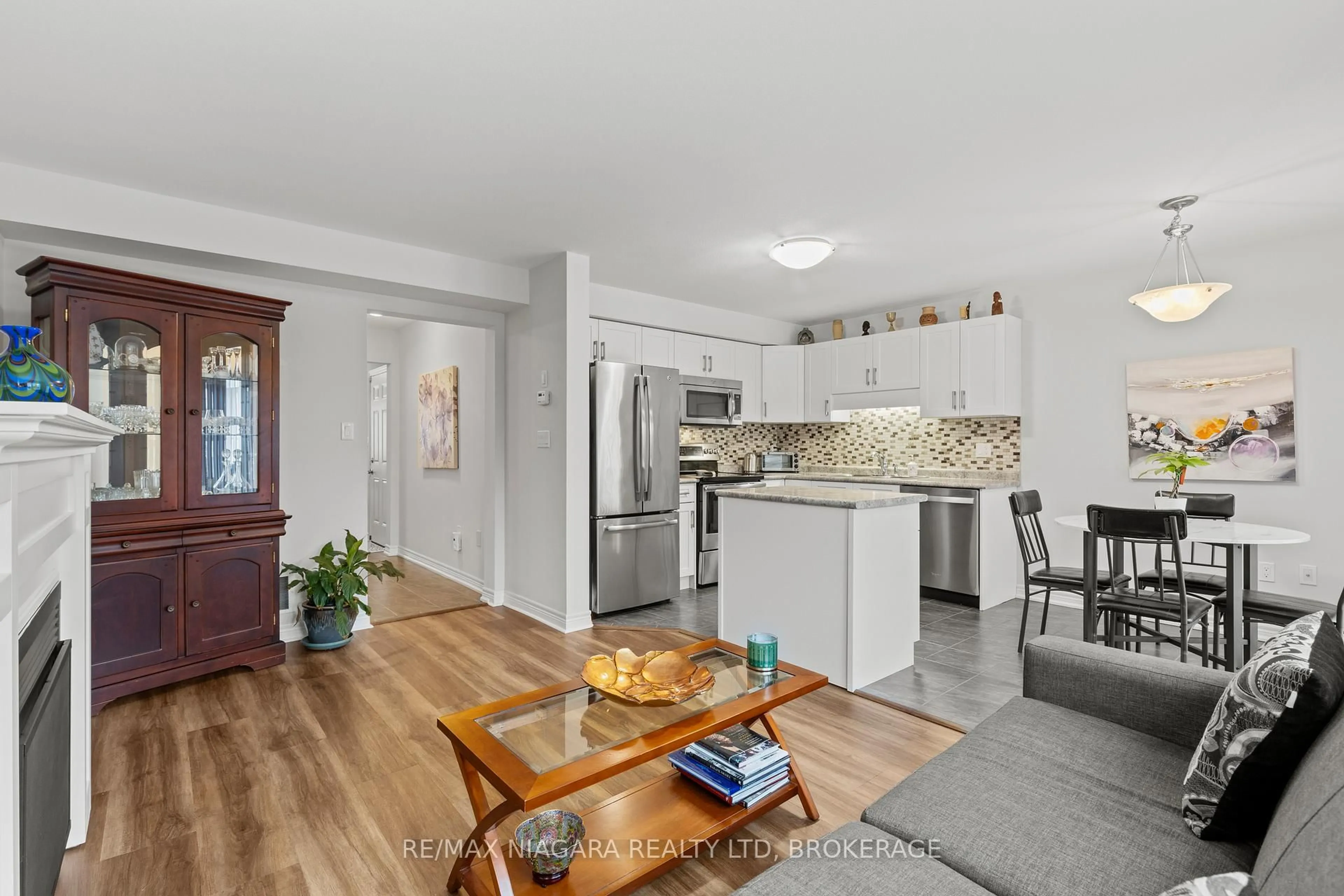 Open concept kitchen, unknown for 7728 Shaw St, Niagara Falls Ontario L2G 0H1