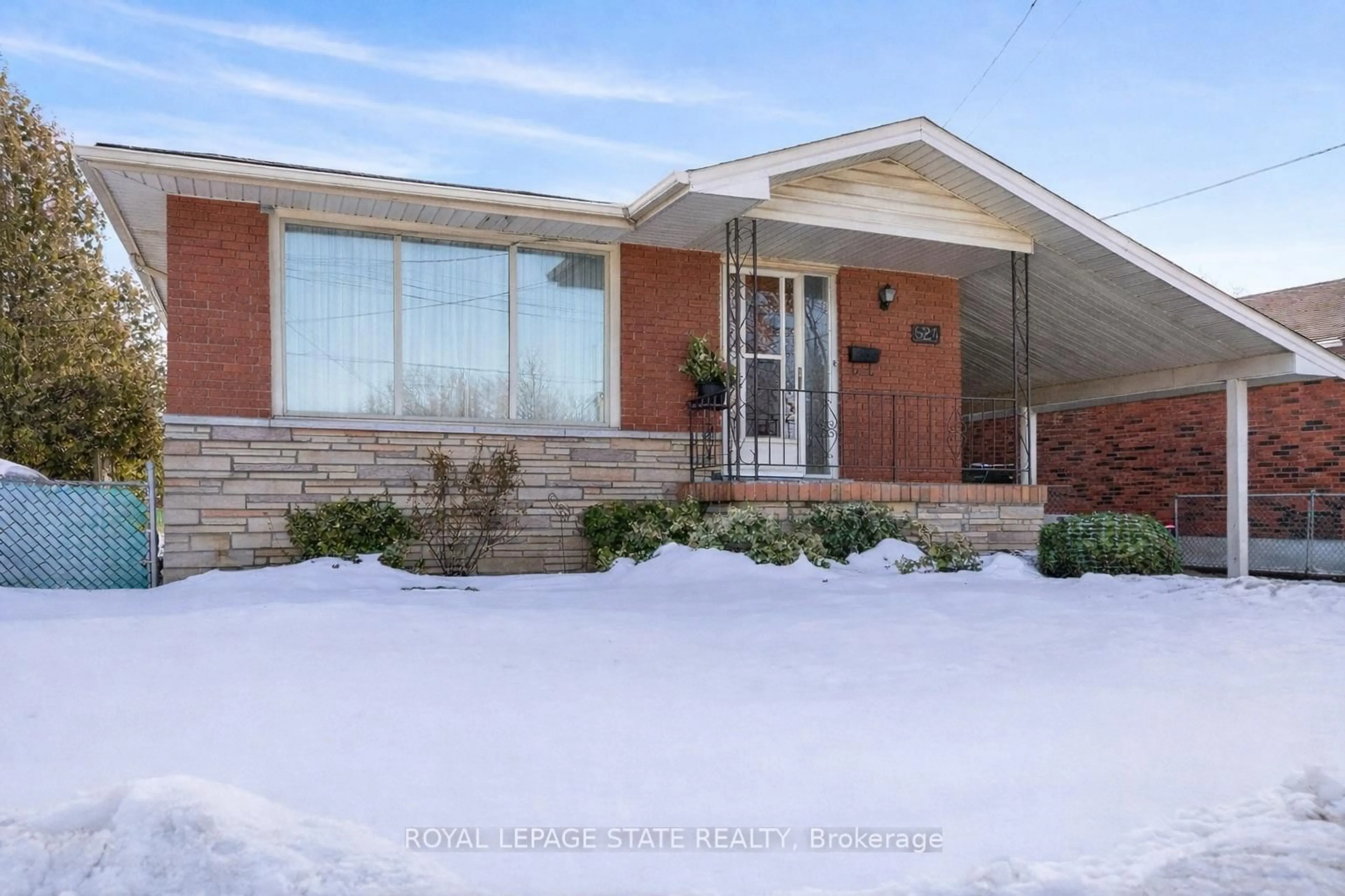 Home with vinyl exterior material, street for 624 Seventh Ave, Hamilton Ontario L8V 1Y8