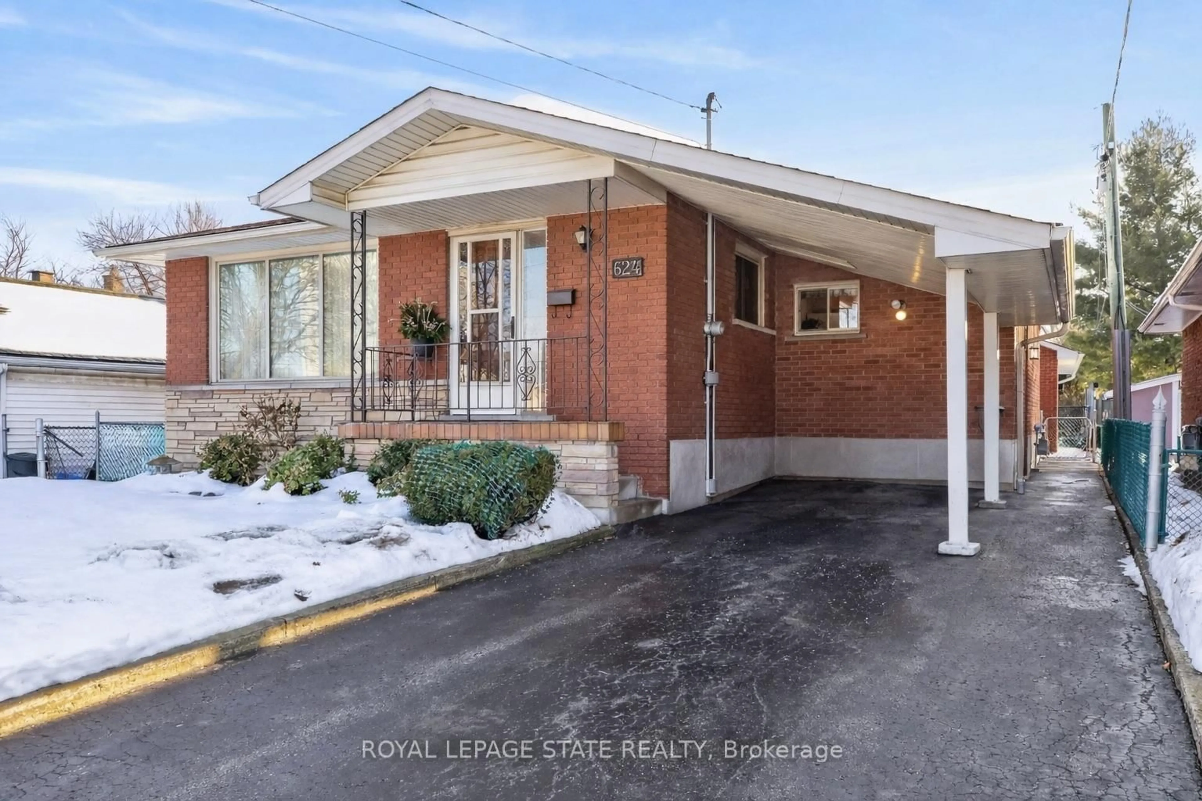 Home with brick exterior material, street for 624 Seventh Ave, Hamilton Ontario L8V 1Y8