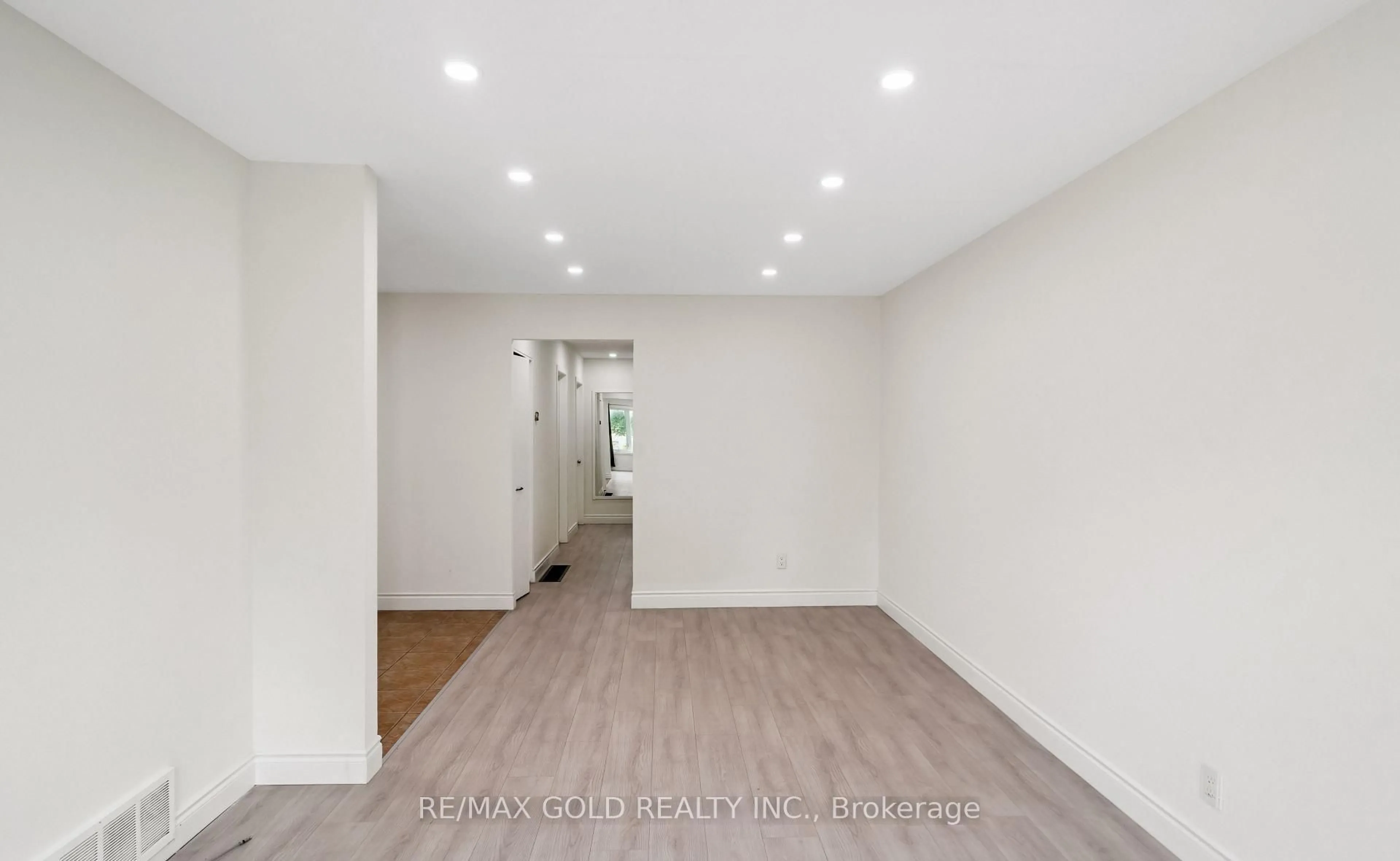 Unknown for 231A Cedarbrae Ave, Waterloo Ontario N2L 4S6