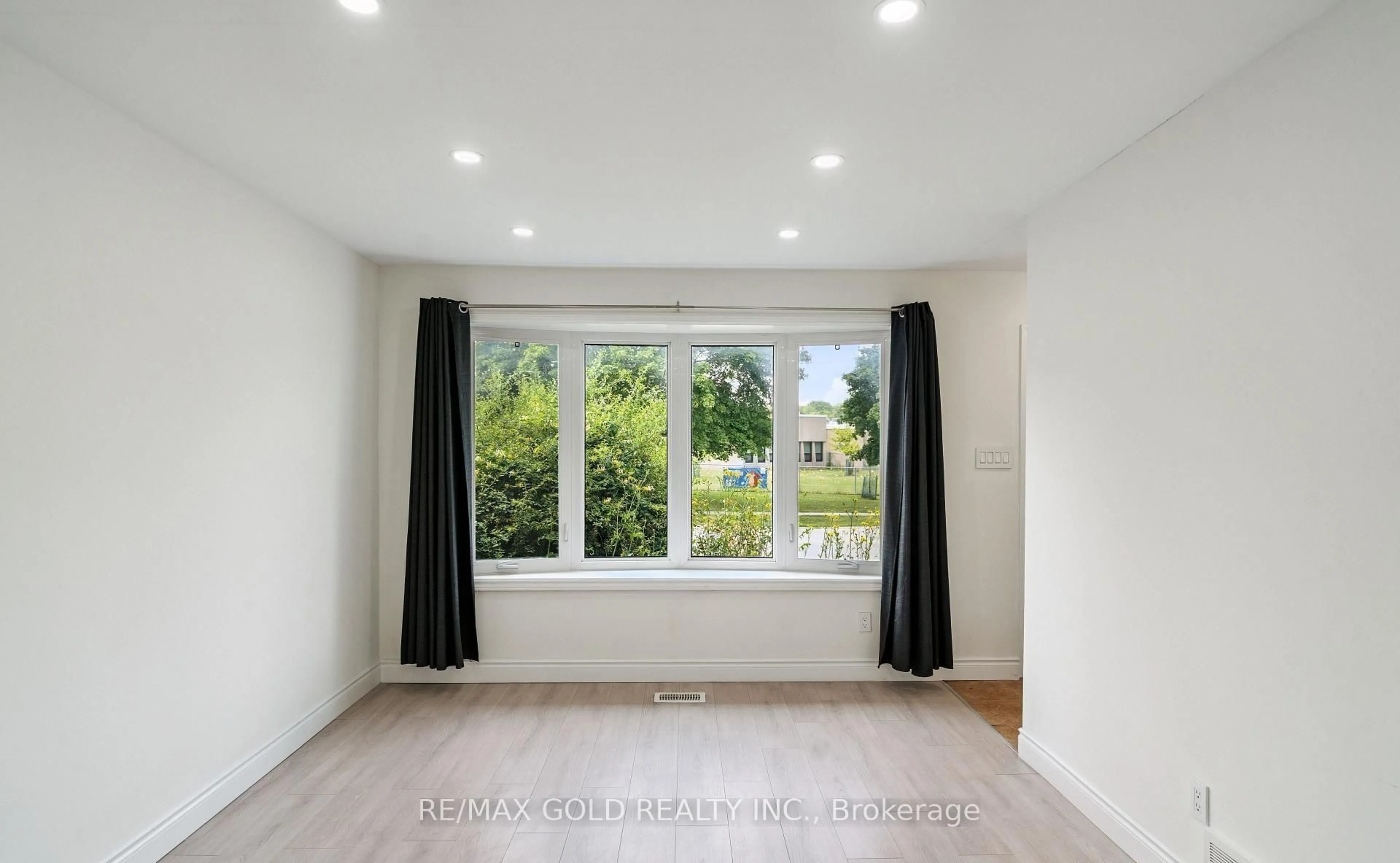 A pic of a room for 231A Cedarbrae Ave, Waterloo Ontario N2L 4S6