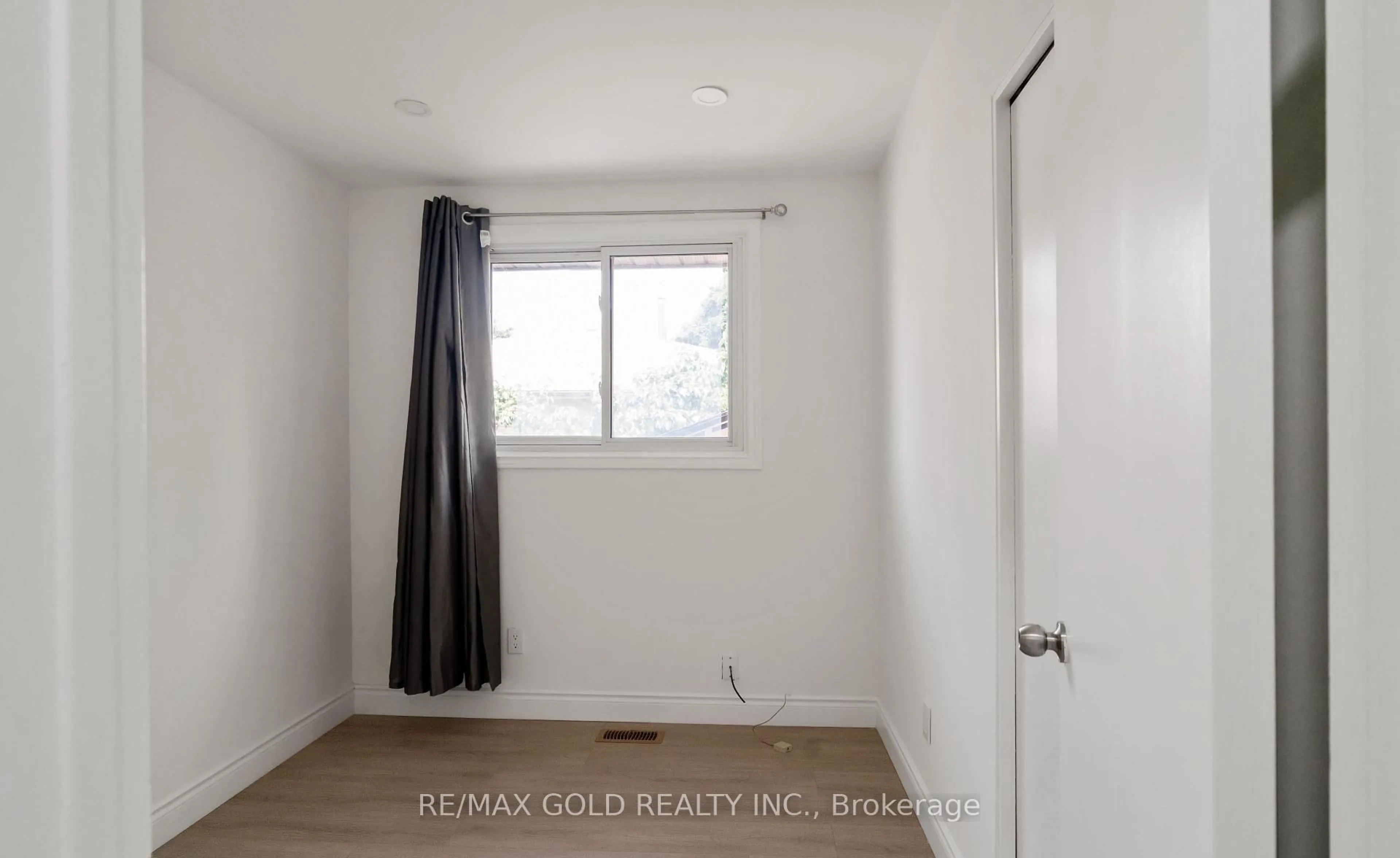 A pic of a room for 231A Cedarbrae Ave, Waterloo Ontario N2L 4S6