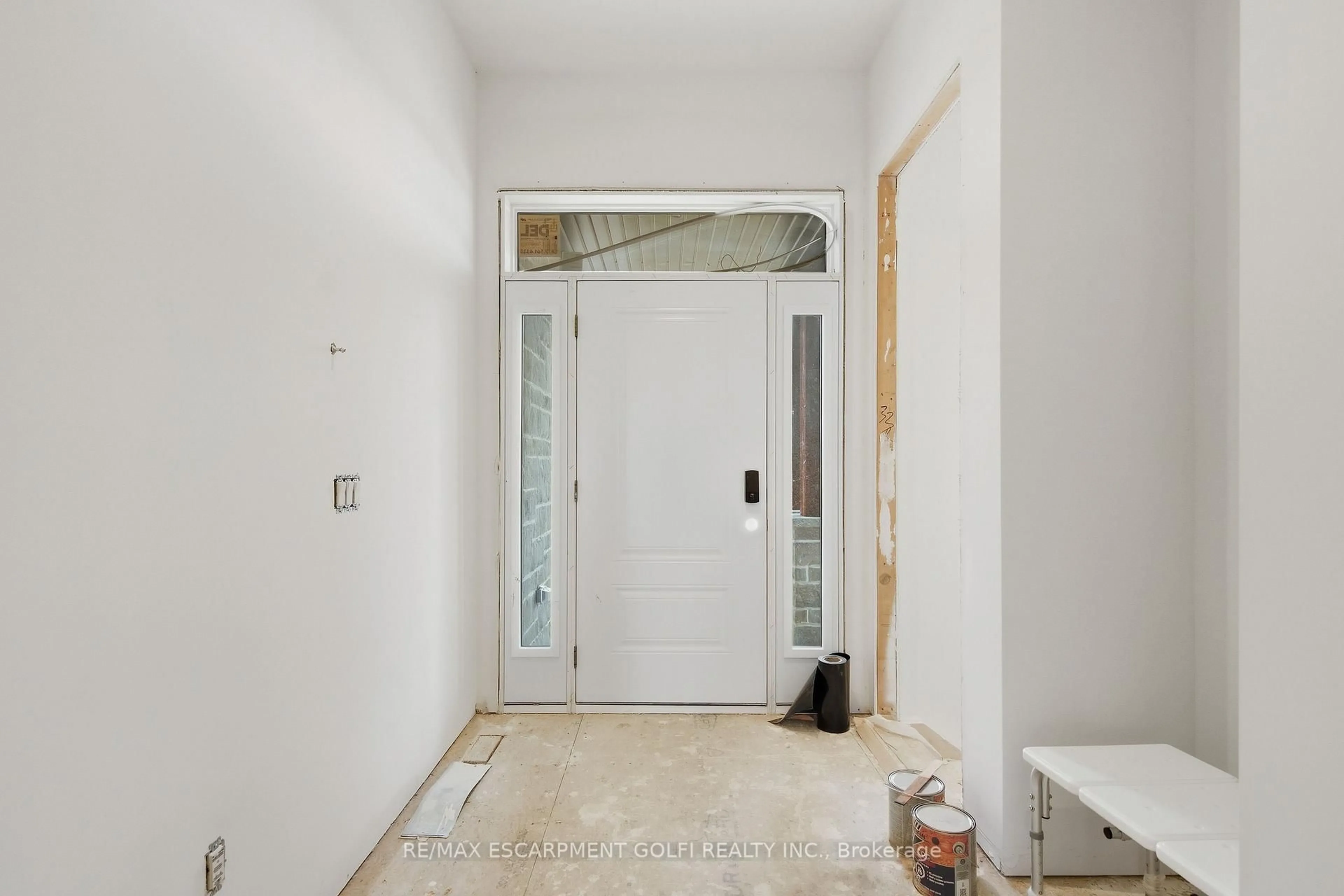 Indoor entryway for 137 Pike Creek Dr, Haldimand Ontario N0E 1E0