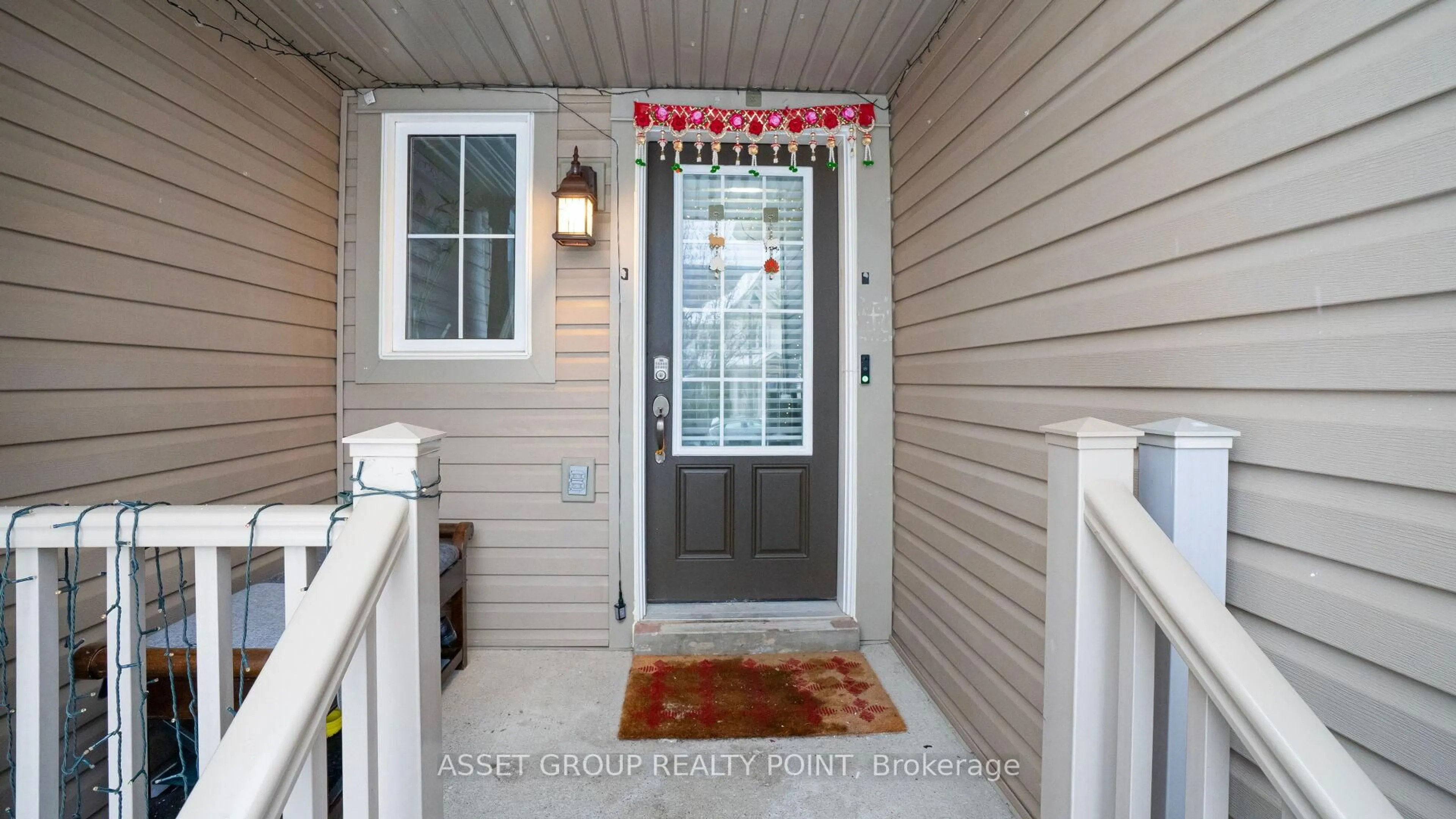 Indoor entryway for 11 Dwyer Crt, Brantford Ontario N3T 0B7