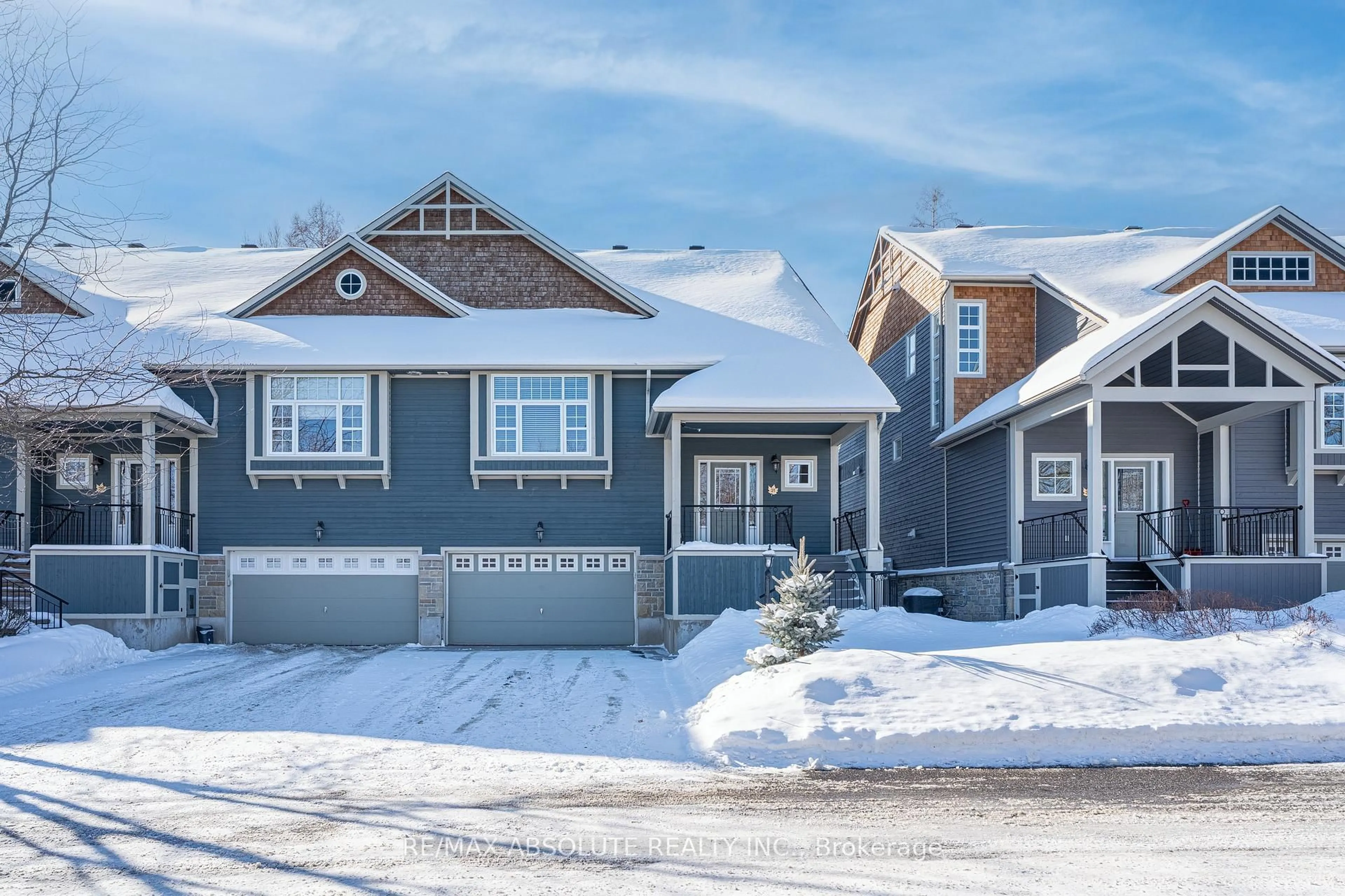 Home with vinyl exterior material, street for 31 Marsh Sparrow Private, Kanata Ontario K2K 3P2