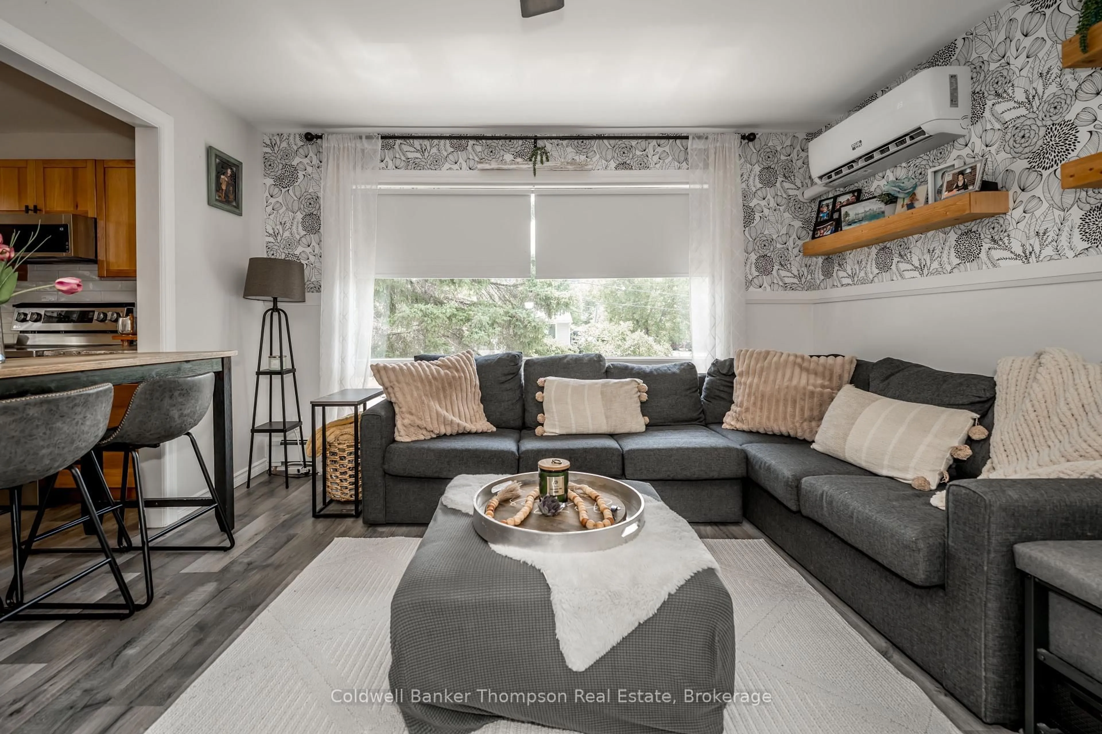 Living room with furniture, unknown for 38 Susan St, Huntsville Ontario P1H 1X2