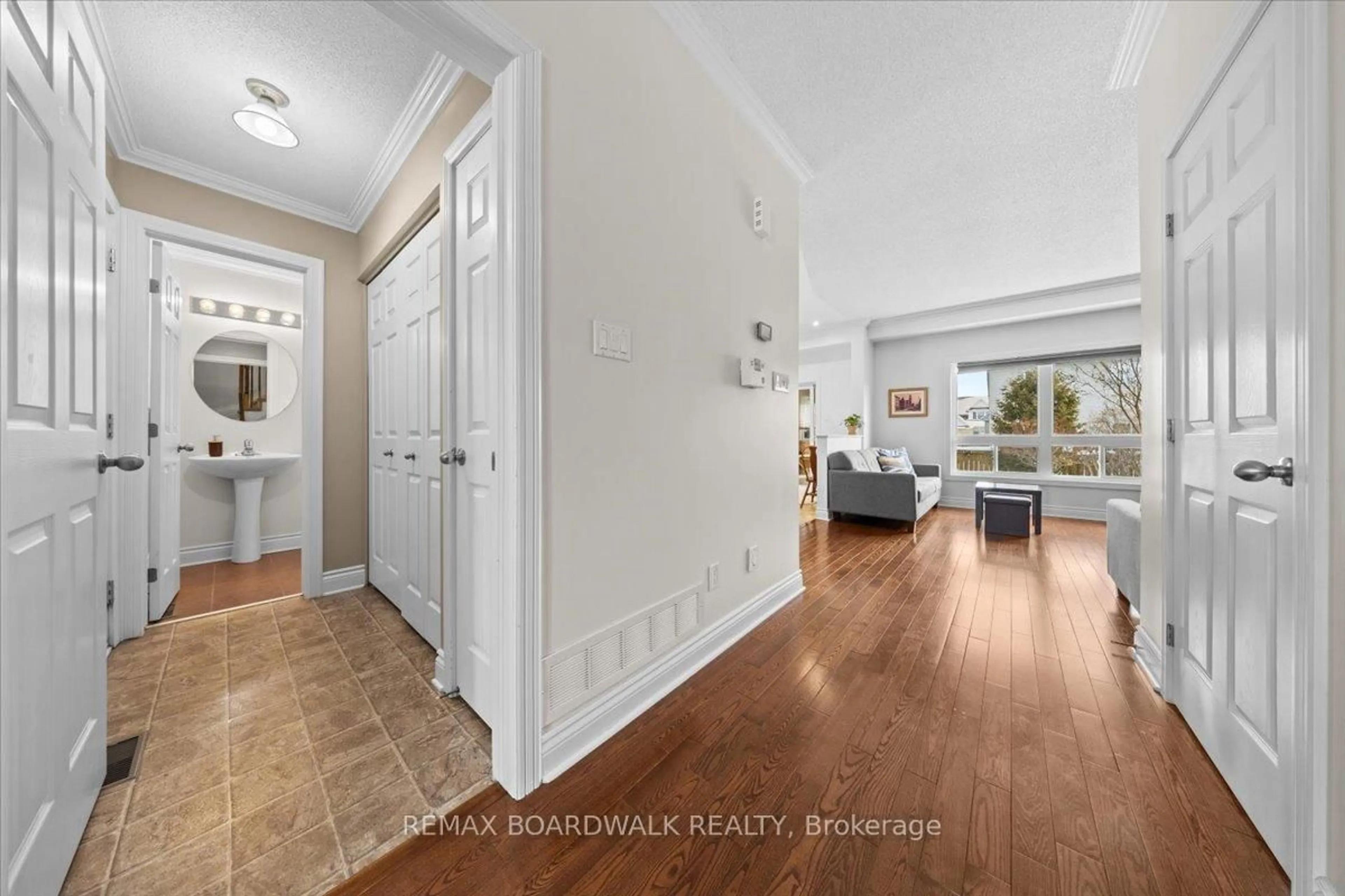 Indoor entryway for 108 Jade St, Clarence-Rockland Ontario K4K 0C9