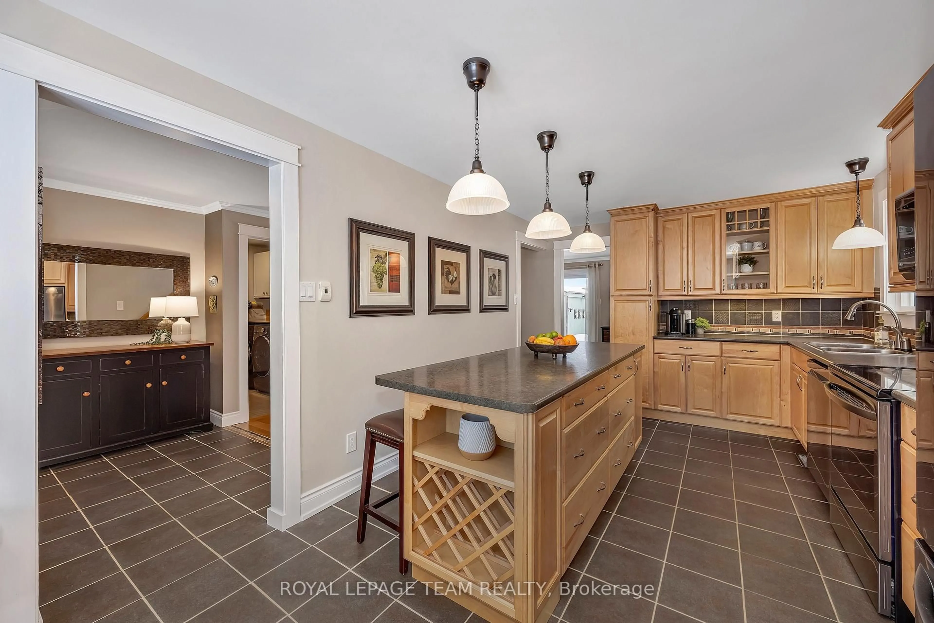 Open concept kitchen, ceramic/tile floor for 277 Park Grove Dr, Ottawa Ontario K1E 2S9