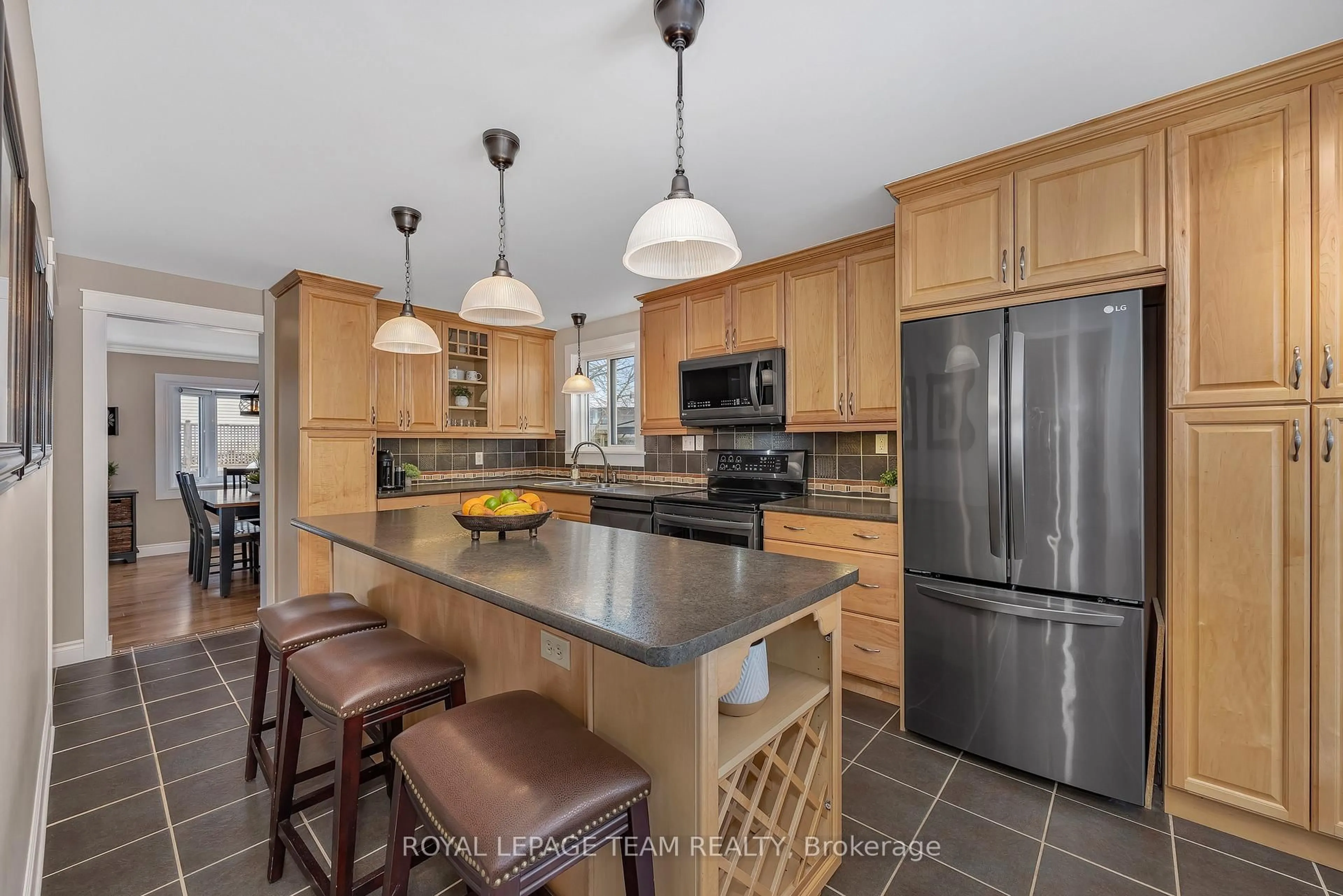 Open concept kitchen, ceramic/tile floor for 277 Park Grove Dr, Ottawa Ontario K1E 2S9