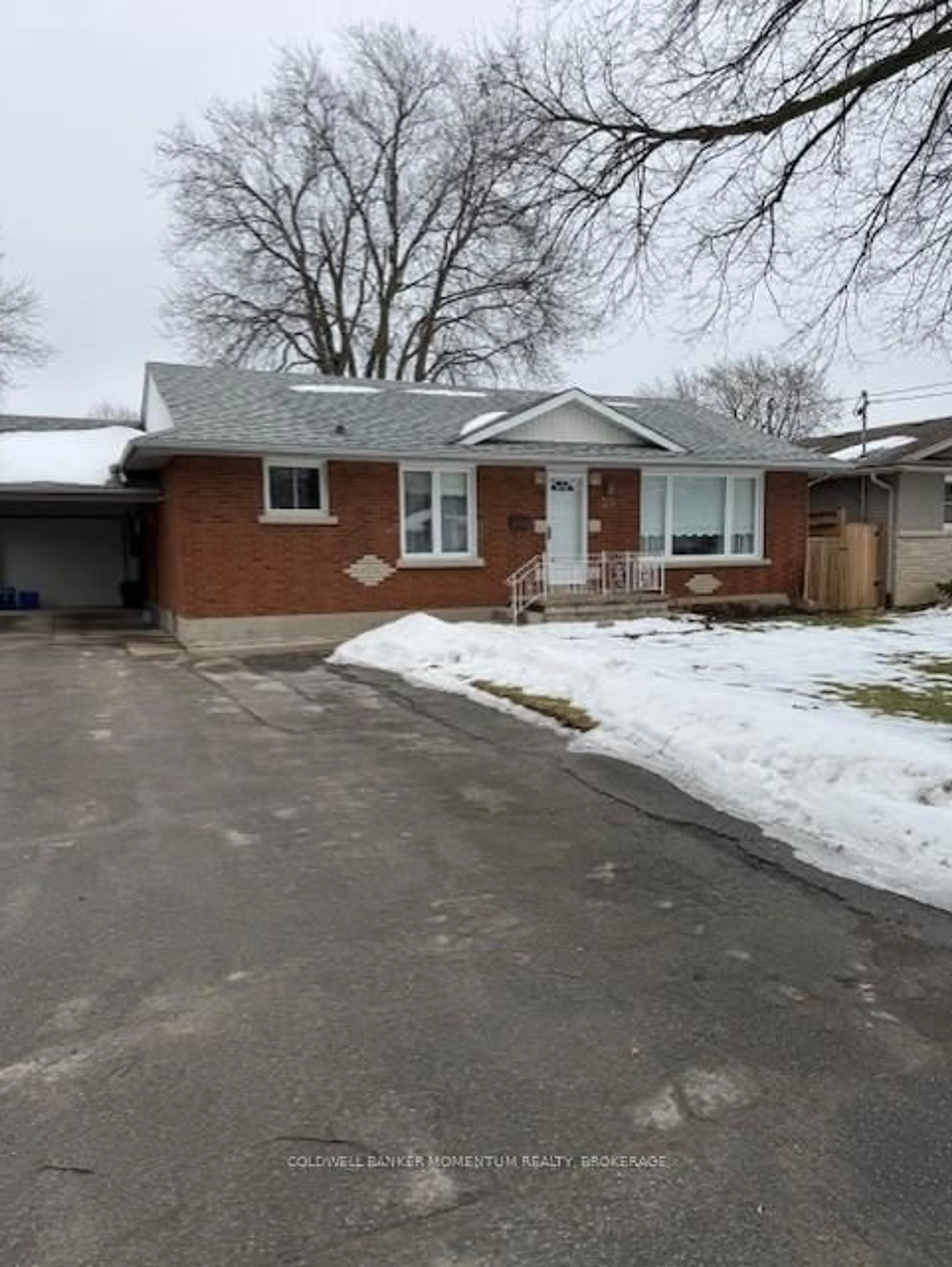 Home with brick exterior material, street for 26 Howard Ave, St. Catharines Ontario L2N 3X1