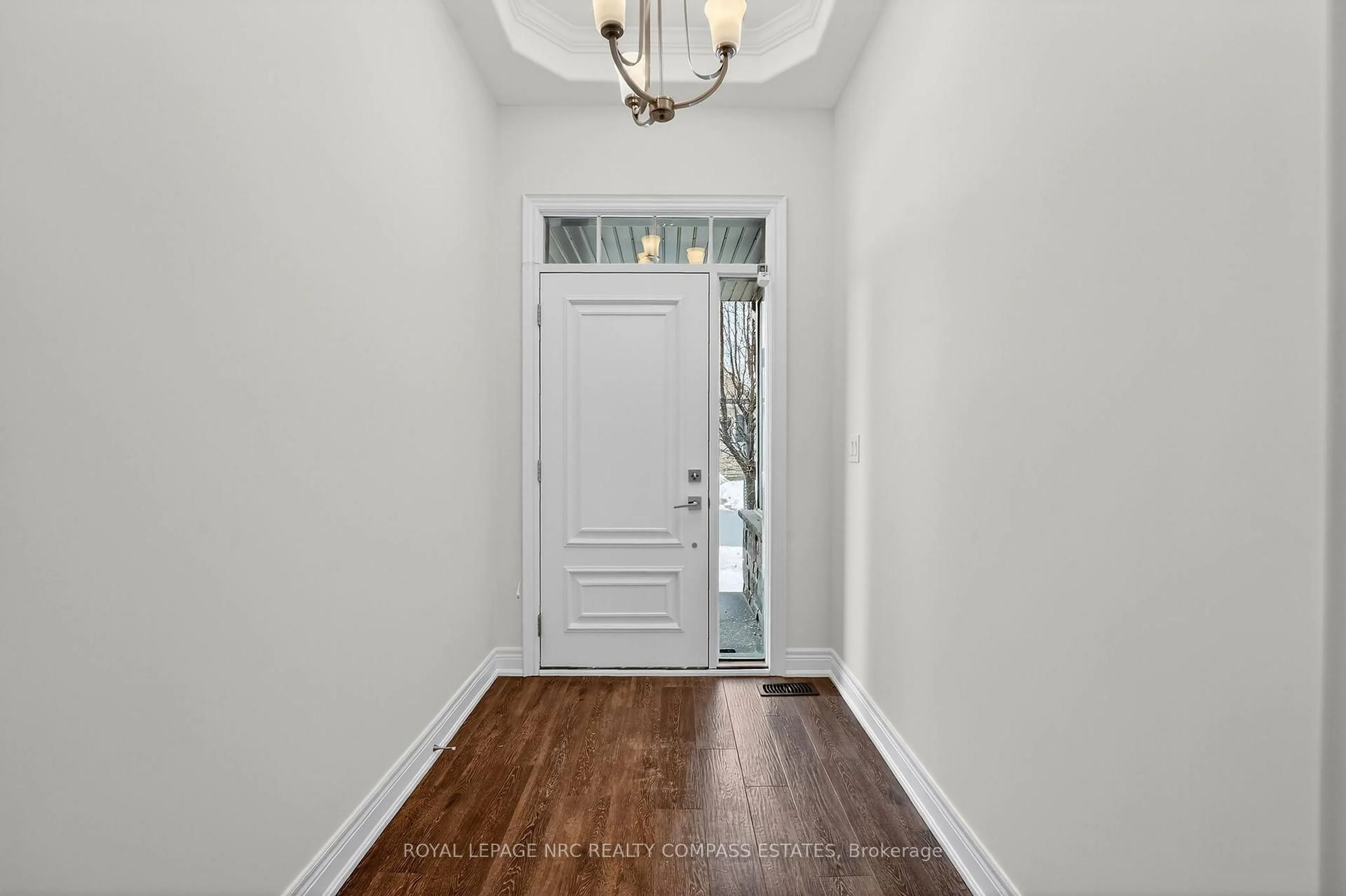 Indoor entryway for 3 Tabitha Crt, St. Catharines Ontario L2M 0C1