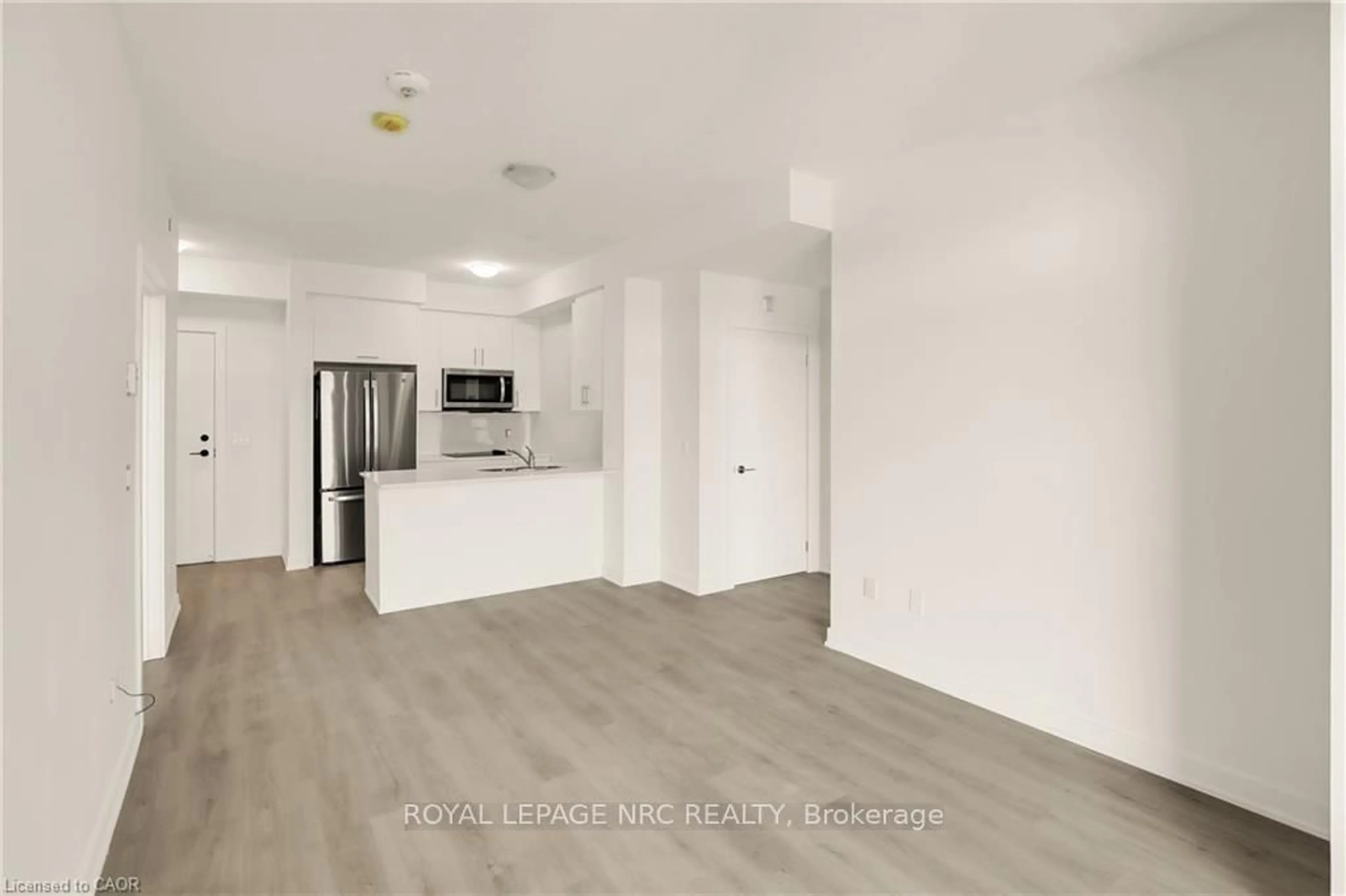 A pic of a room for 600 North Service Rd #501, Hamilton Ontario L8E 5A7