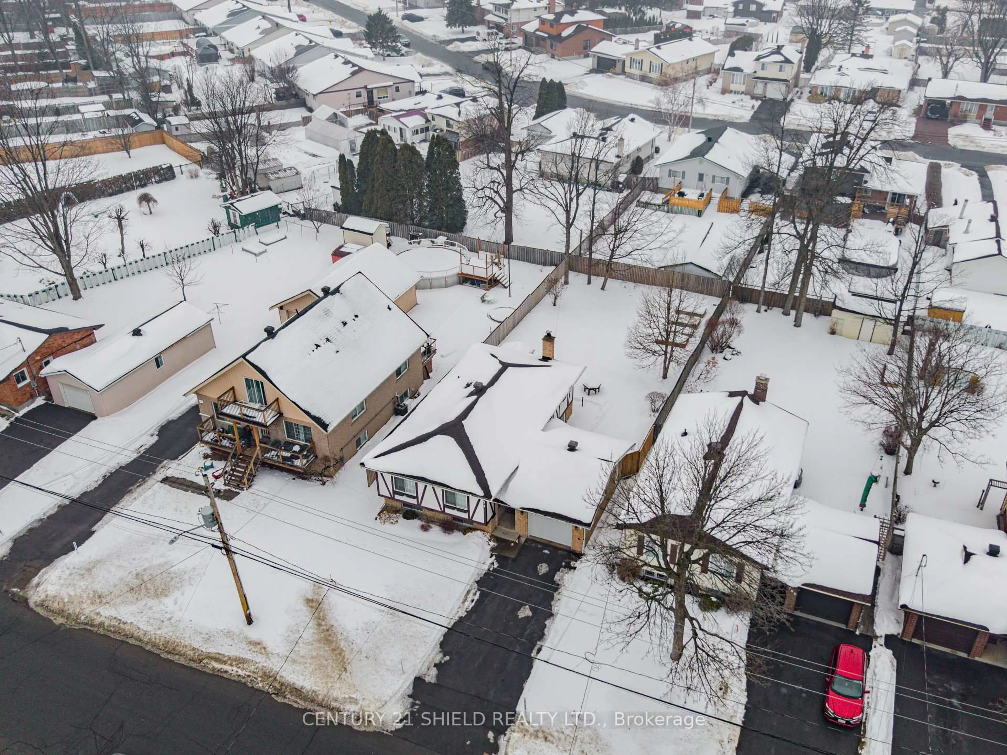 A pic from outside/outdoor area/front of a property/back of a property/a pic from drone, street for 771 Laflin Ave, Cornwall Ontario K6J 3M6