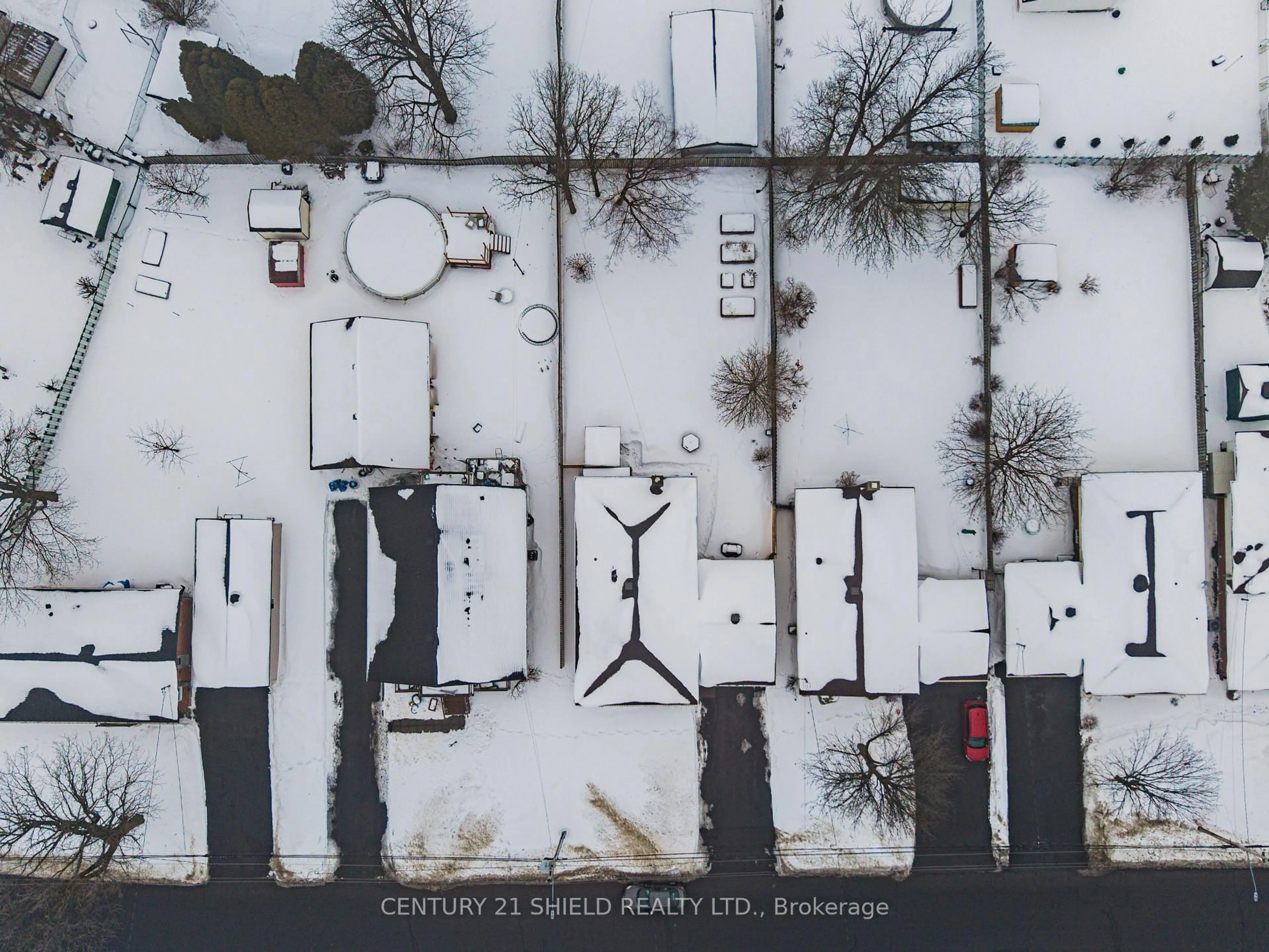 A pic from outside/outdoor area/front of a property/back of a property/a pic from drone, building for 771 Laflin Ave, Cornwall Ontario K6J 3M6