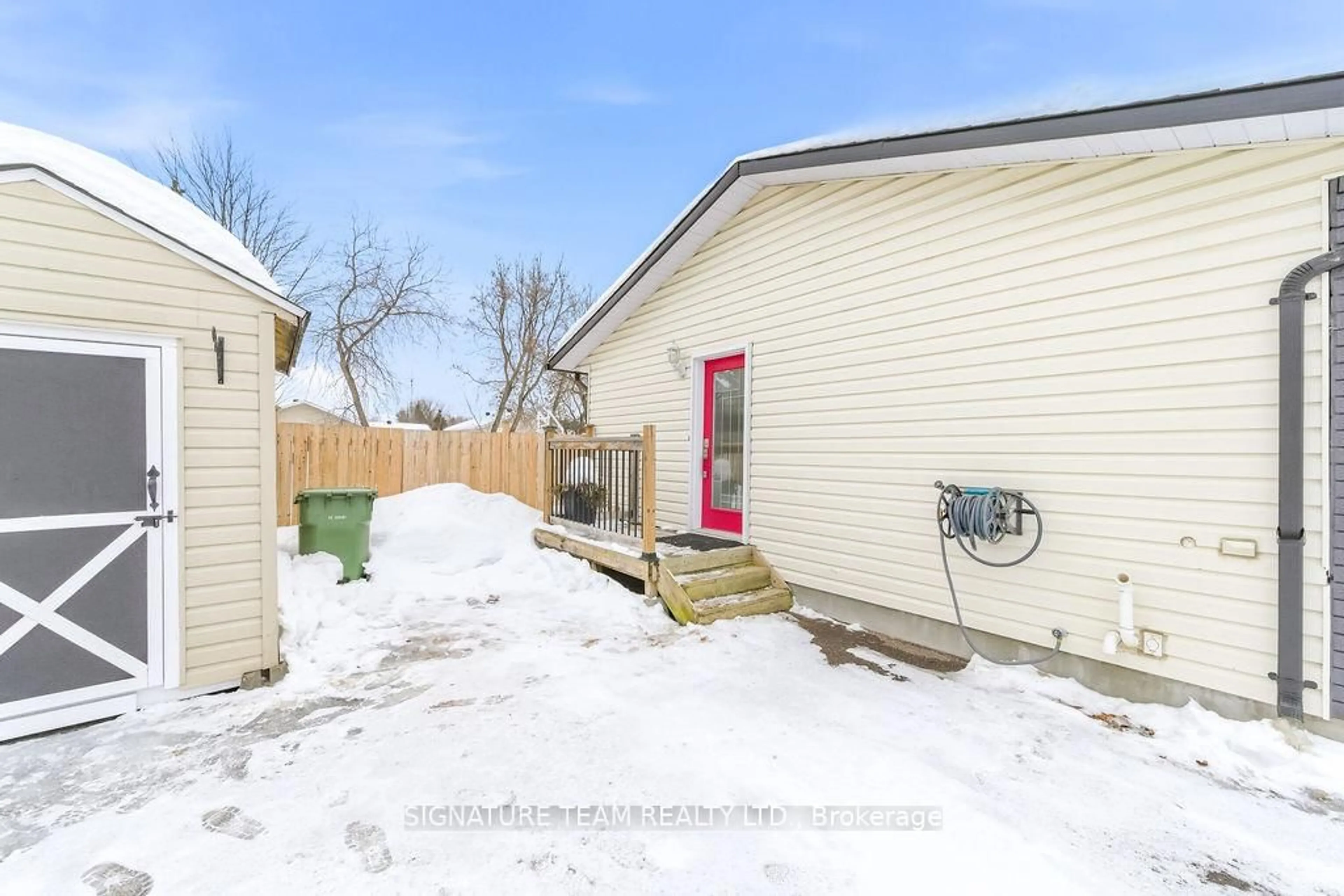 Unknown for 12 Russell St, Petawawa Ontario K8H 1T9