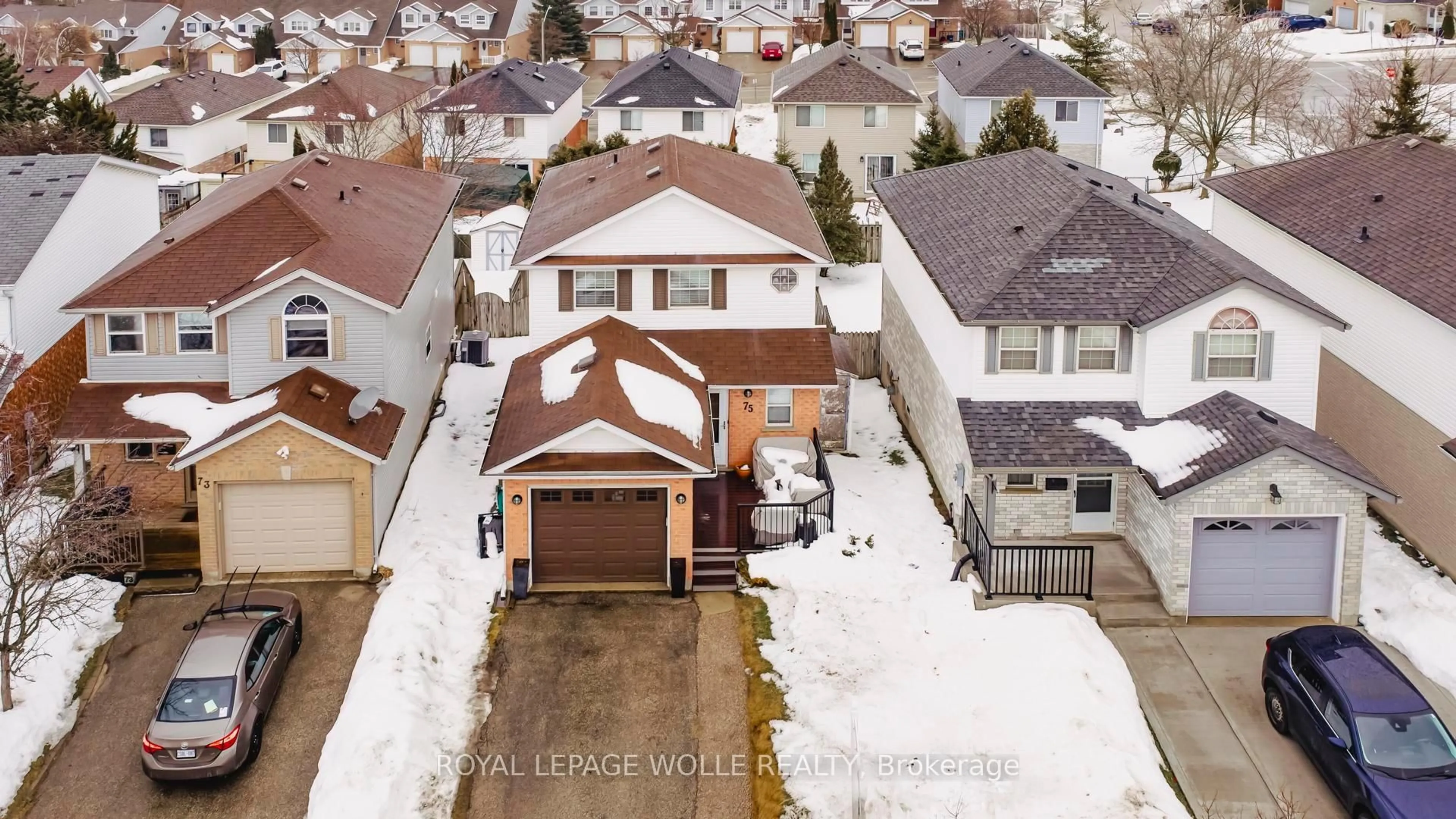 A pic from outside/outdoor area/front of a property/back of a property/a pic from drone, street for 75 Dawn Ridge Dr, Kitchener Ontario N2N 3J4