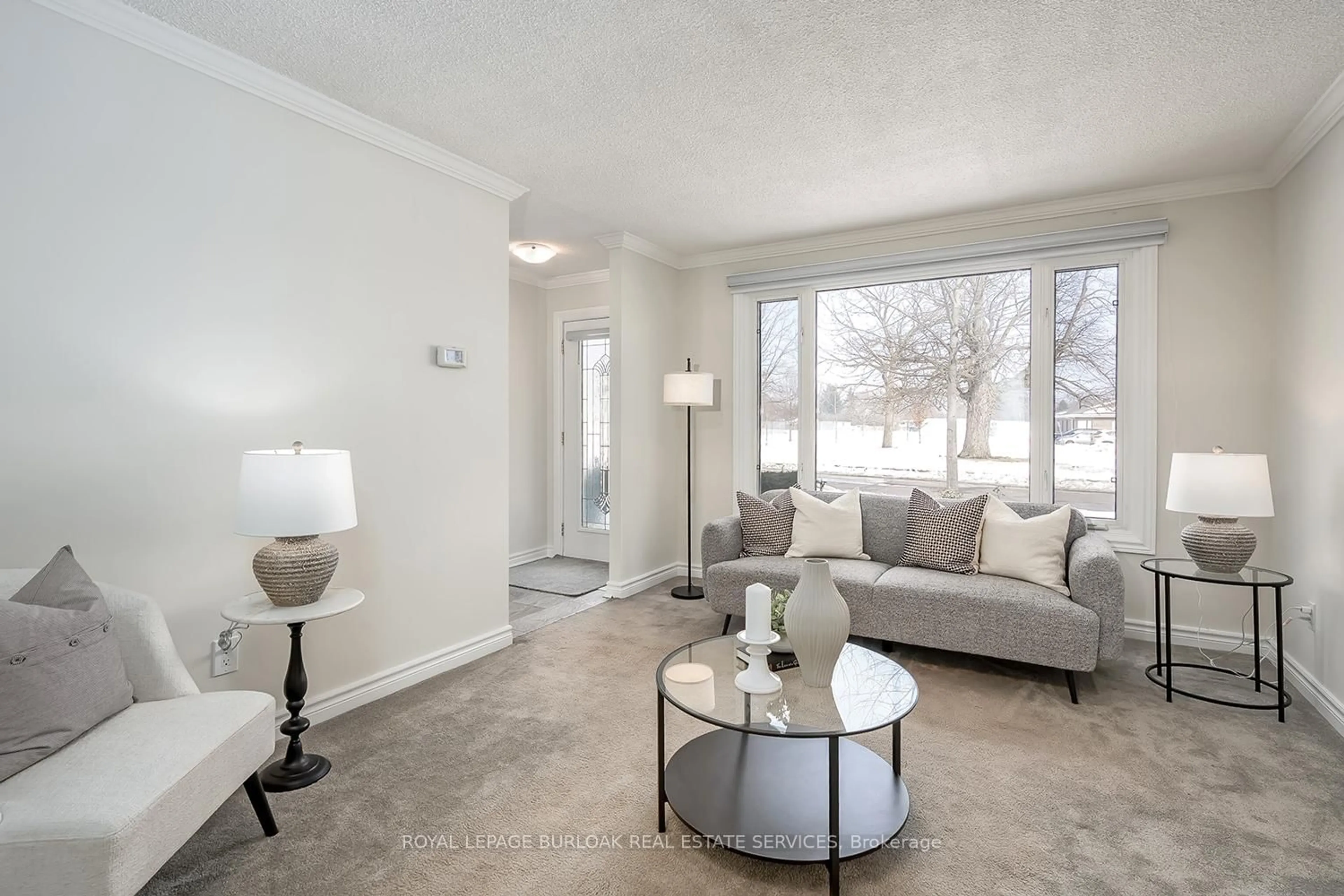 Living room with furniture, unknown for 33 Gemini Dr, Hamilton Ontario L9C 6R5