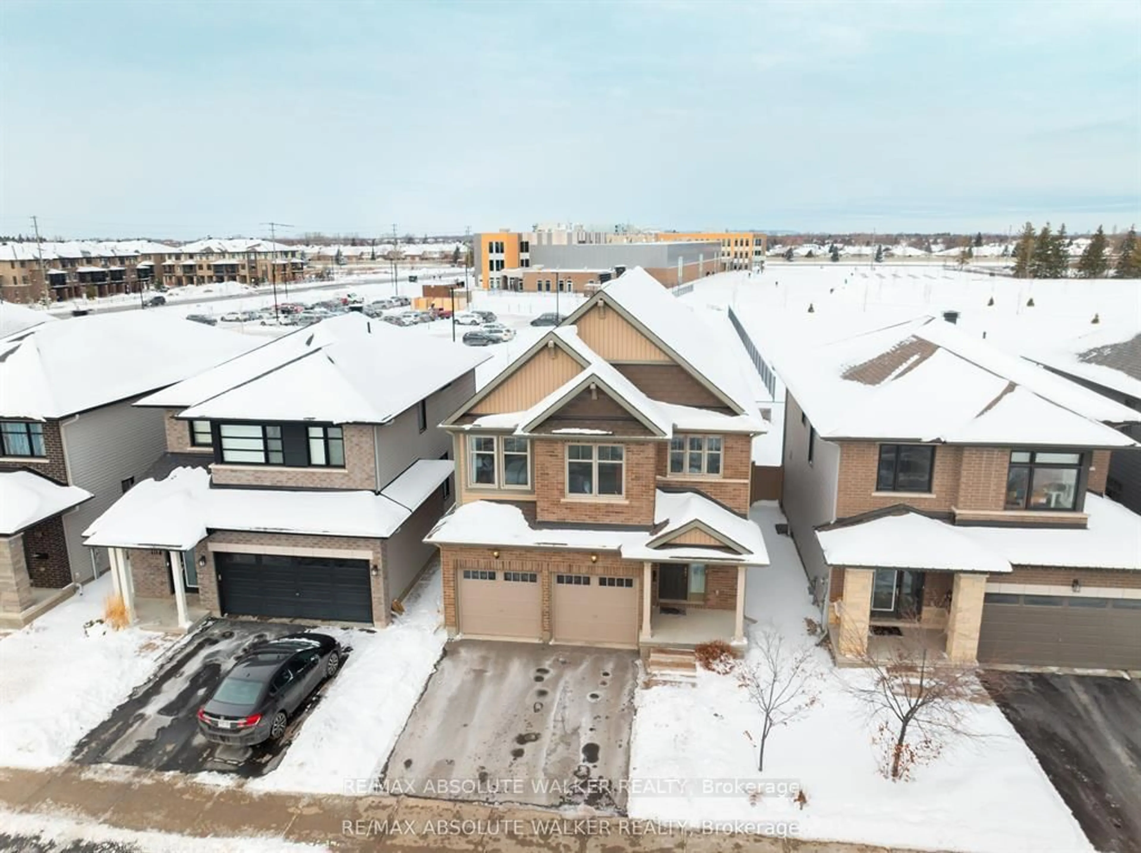 A pic from outside/outdoor area/front of a property/back of a property/a pic from drone, street for 119 Cambie Rd, Ottawa Ontario K1X 0A6