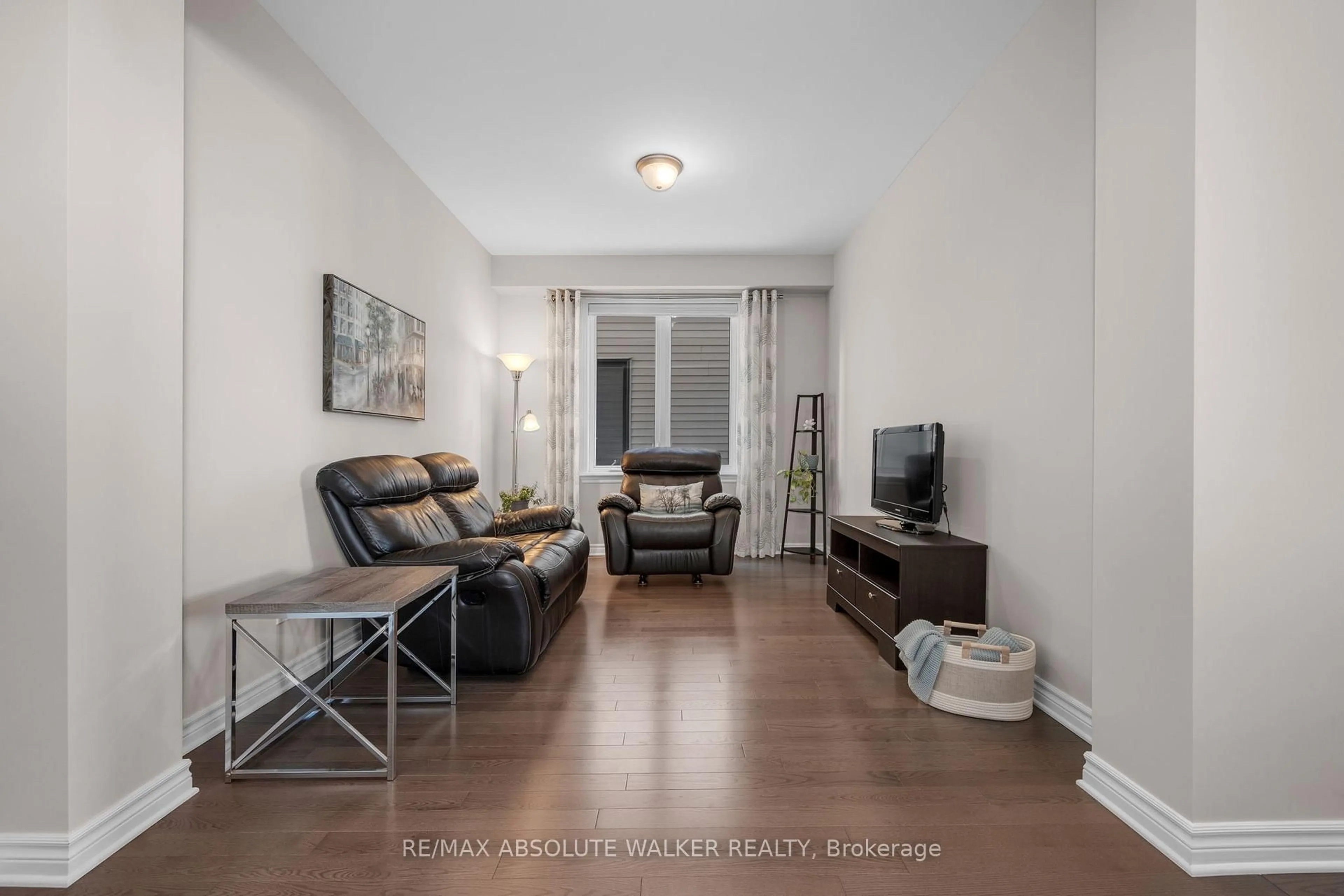 Living room with furniture, unknown for 119 Cambie Rd, Ottawa Ontario K1X 0A6