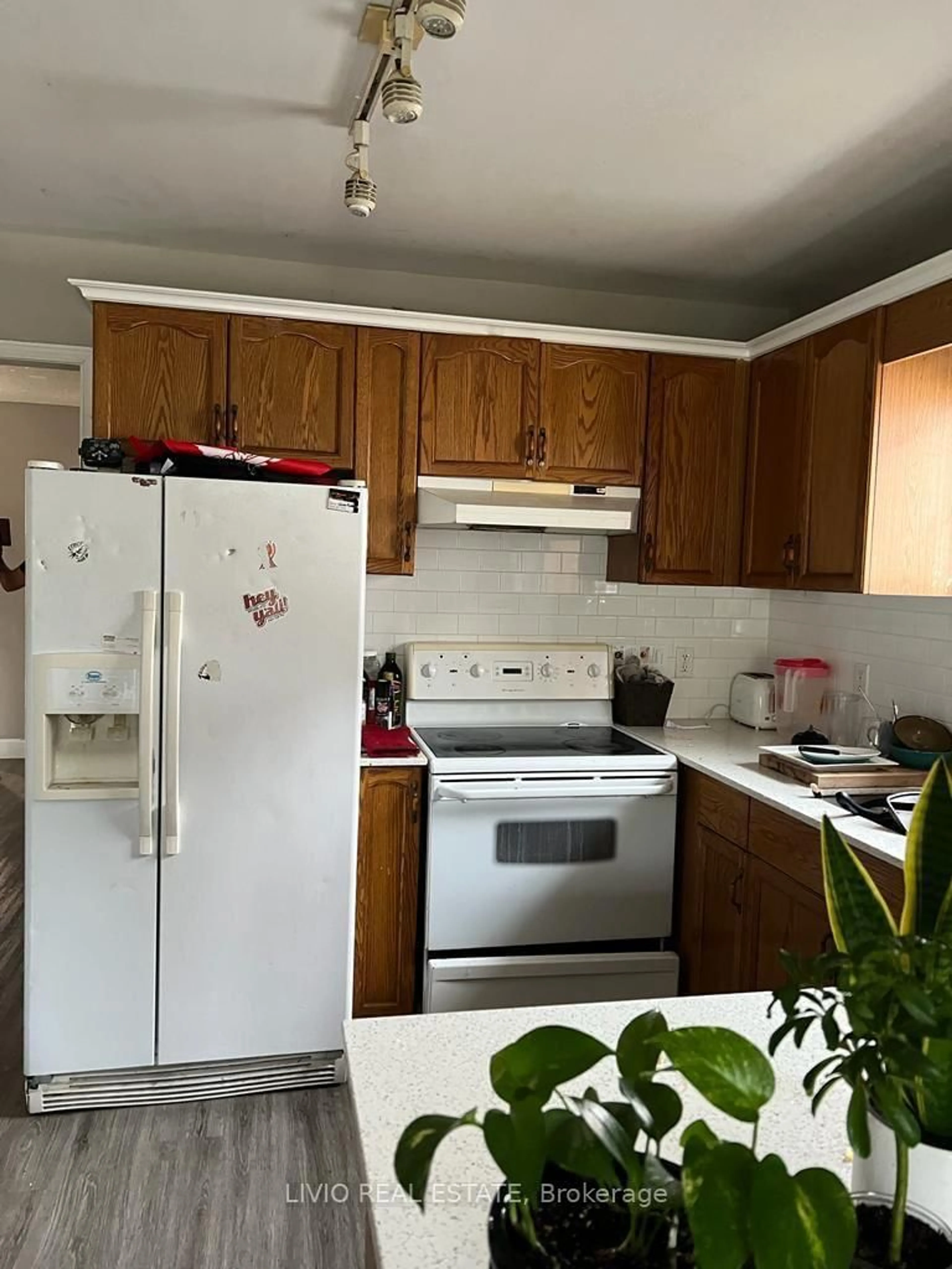 Standard kitchen, unknown for 185 Thurman Circ, London East Ontario N5V 4Z1