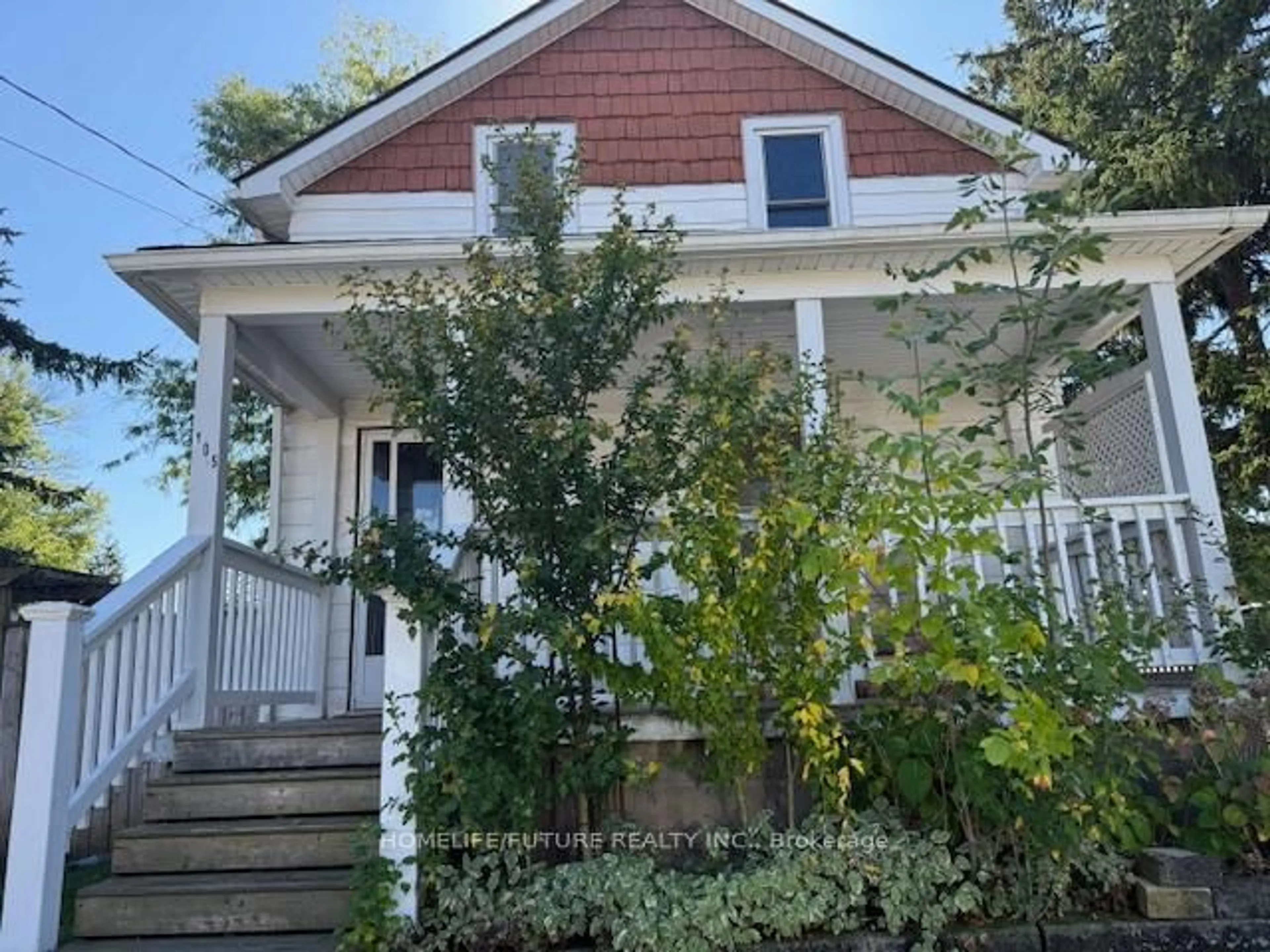 A pic from outside/outdoor area/front of a property/back of a property/a pic from drone, street for 105 Bald St, Welland Ontario L3C 5C2