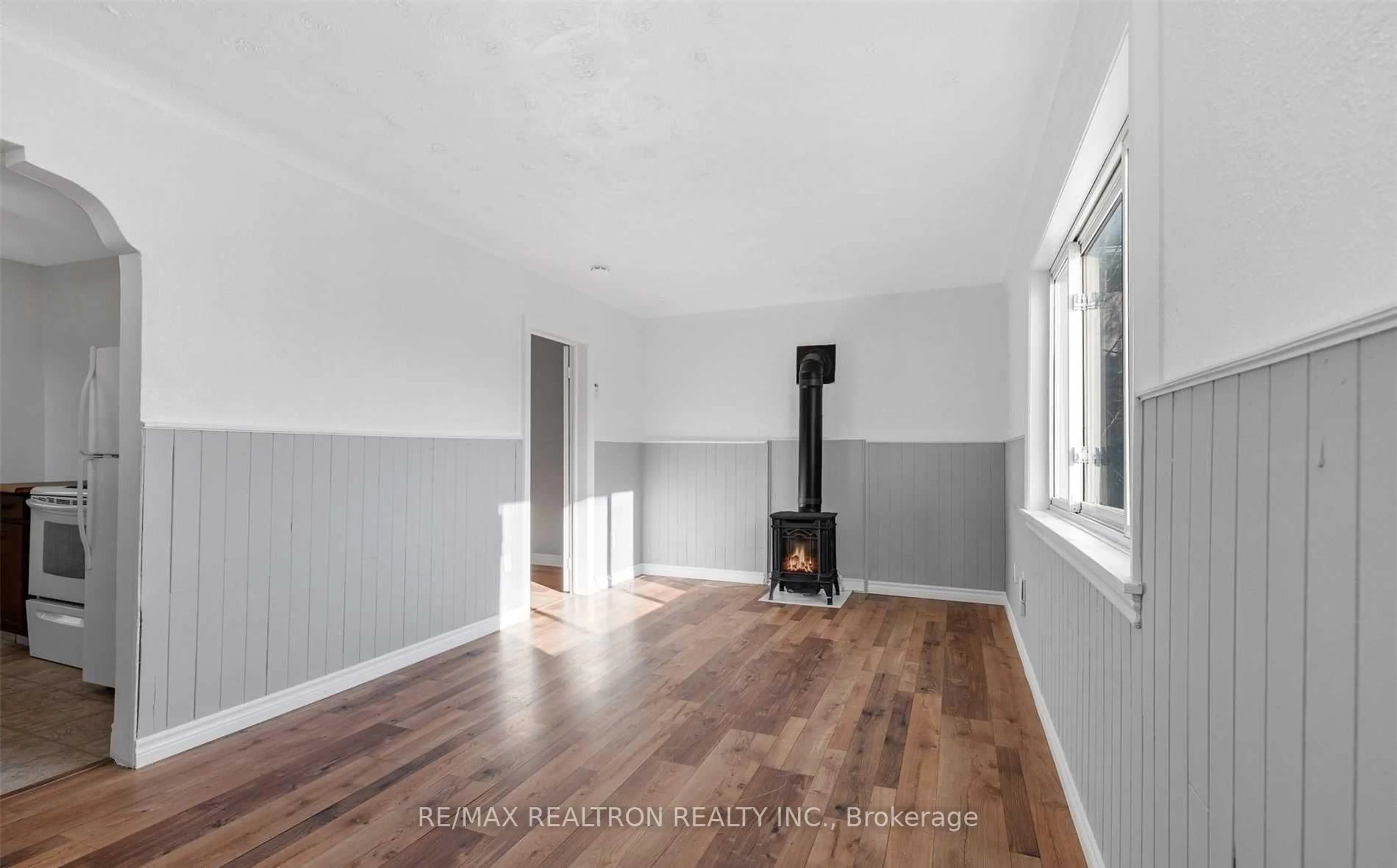 A pic of a room for 6247 Taylor St, Niagara Falls Ontario L2G 2E9