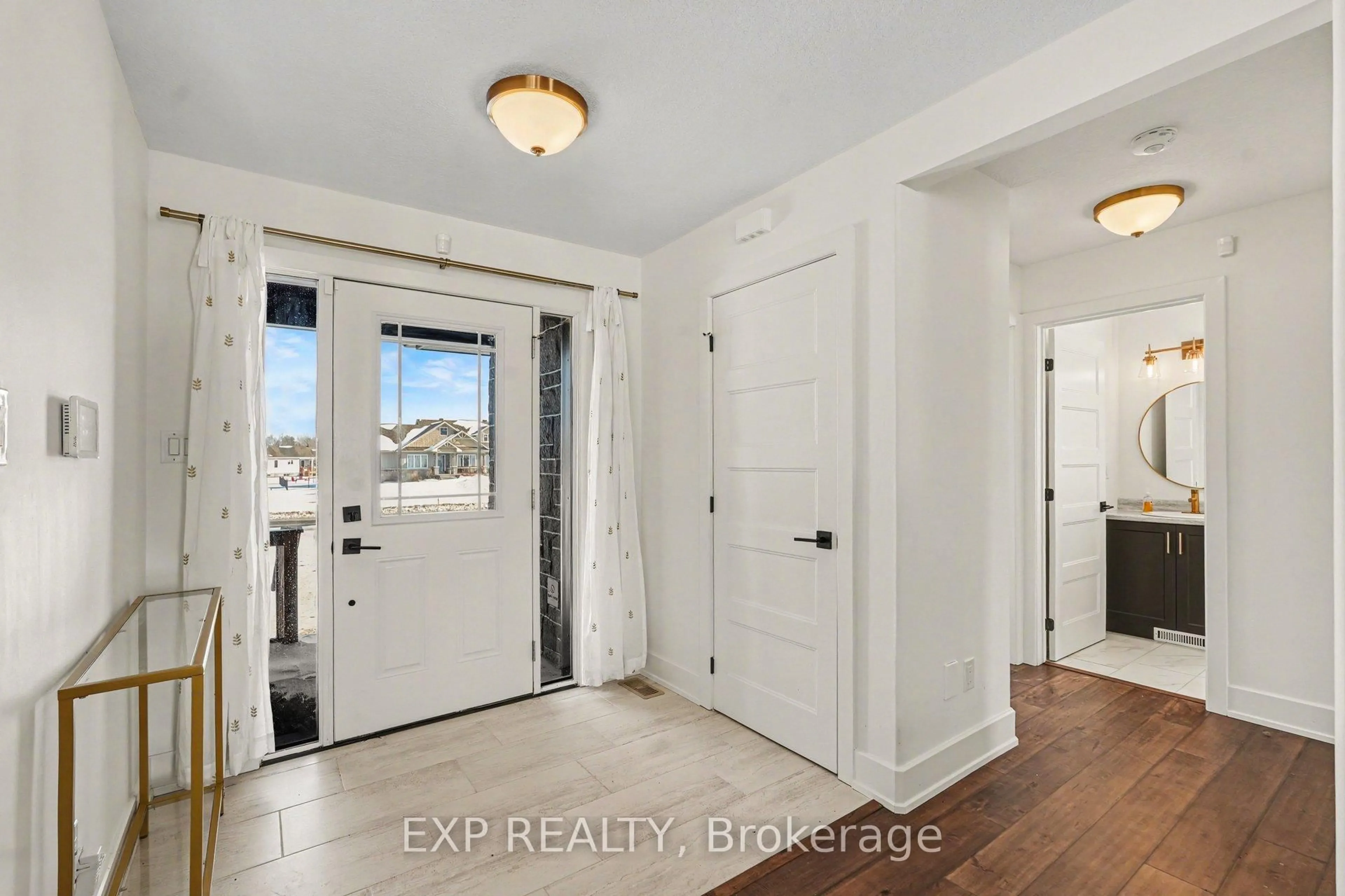 Indoor entryway for 3512 Crosswind Cres, Osgoode Ontario K0A 2W0